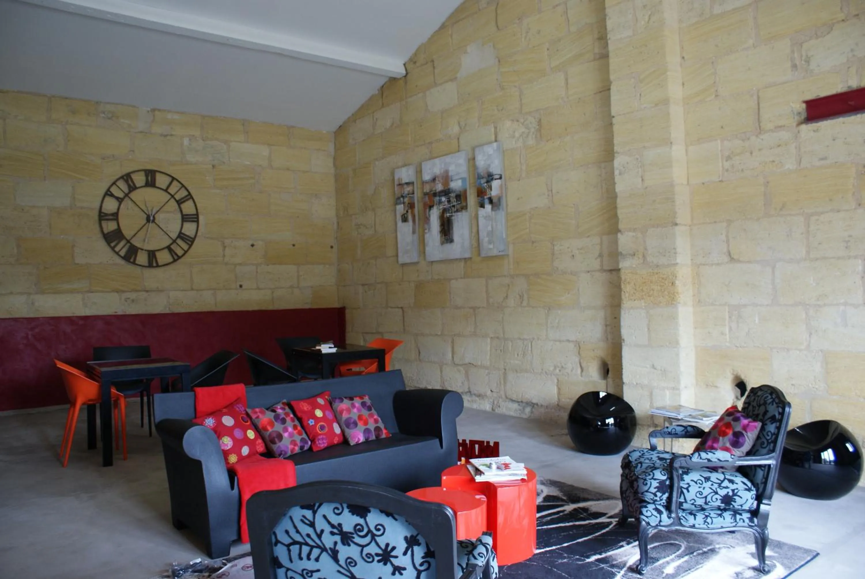Communal lounge/ TV room in Chateau La Mothe du Barry