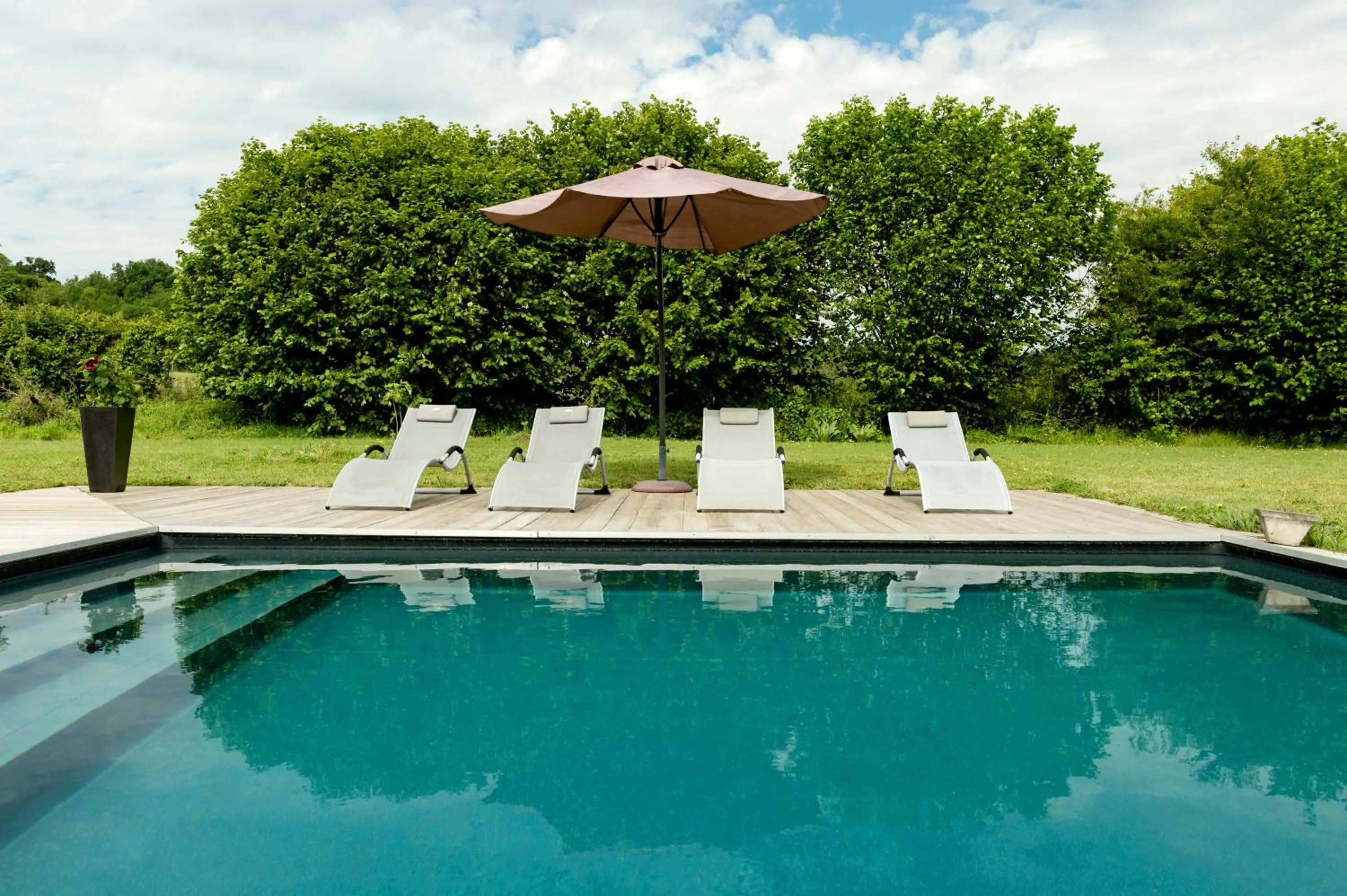 Swimming pool in Chateau La Mothe du Barry