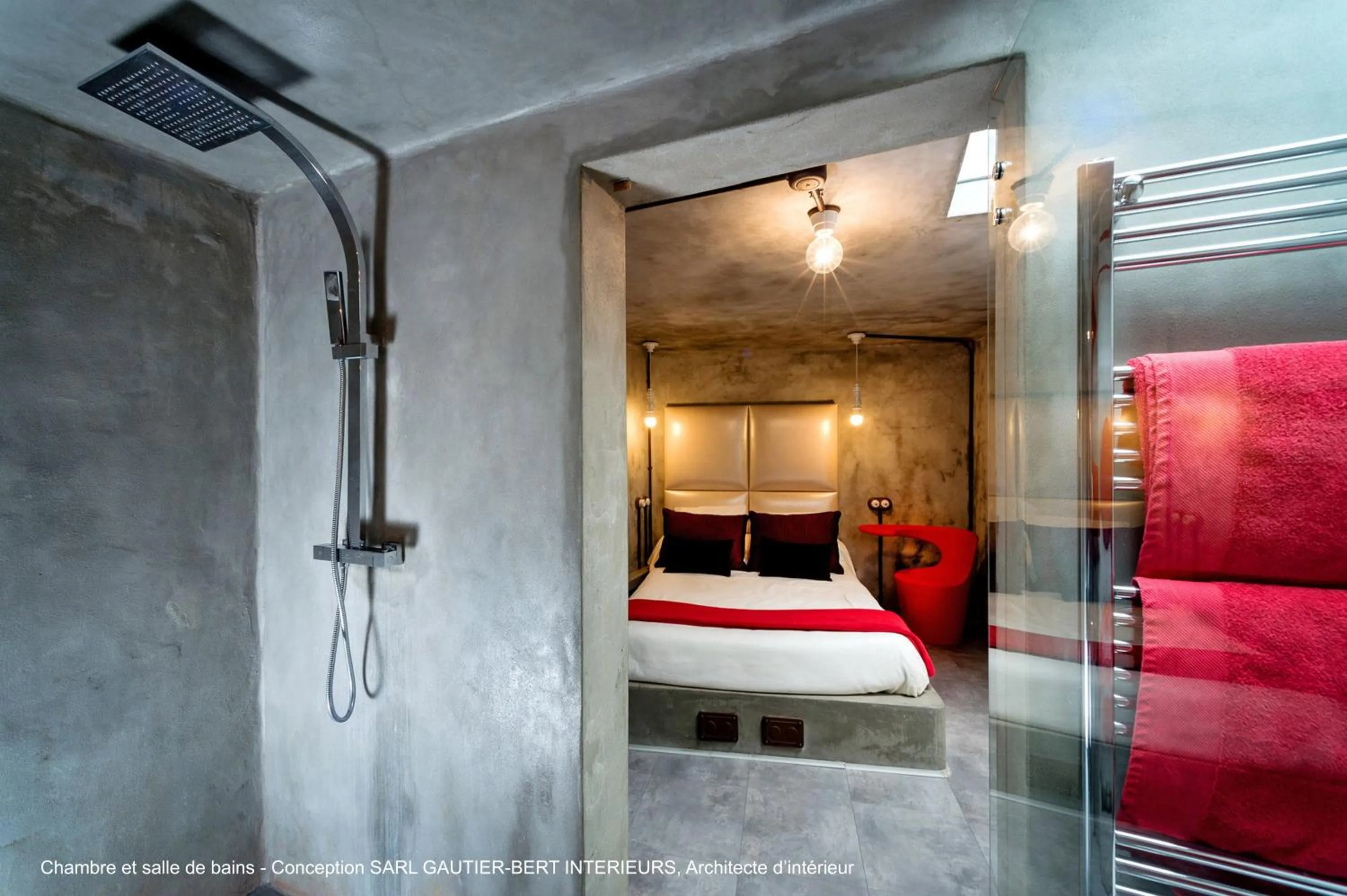 Shower in Chateau La Mothe du Barry