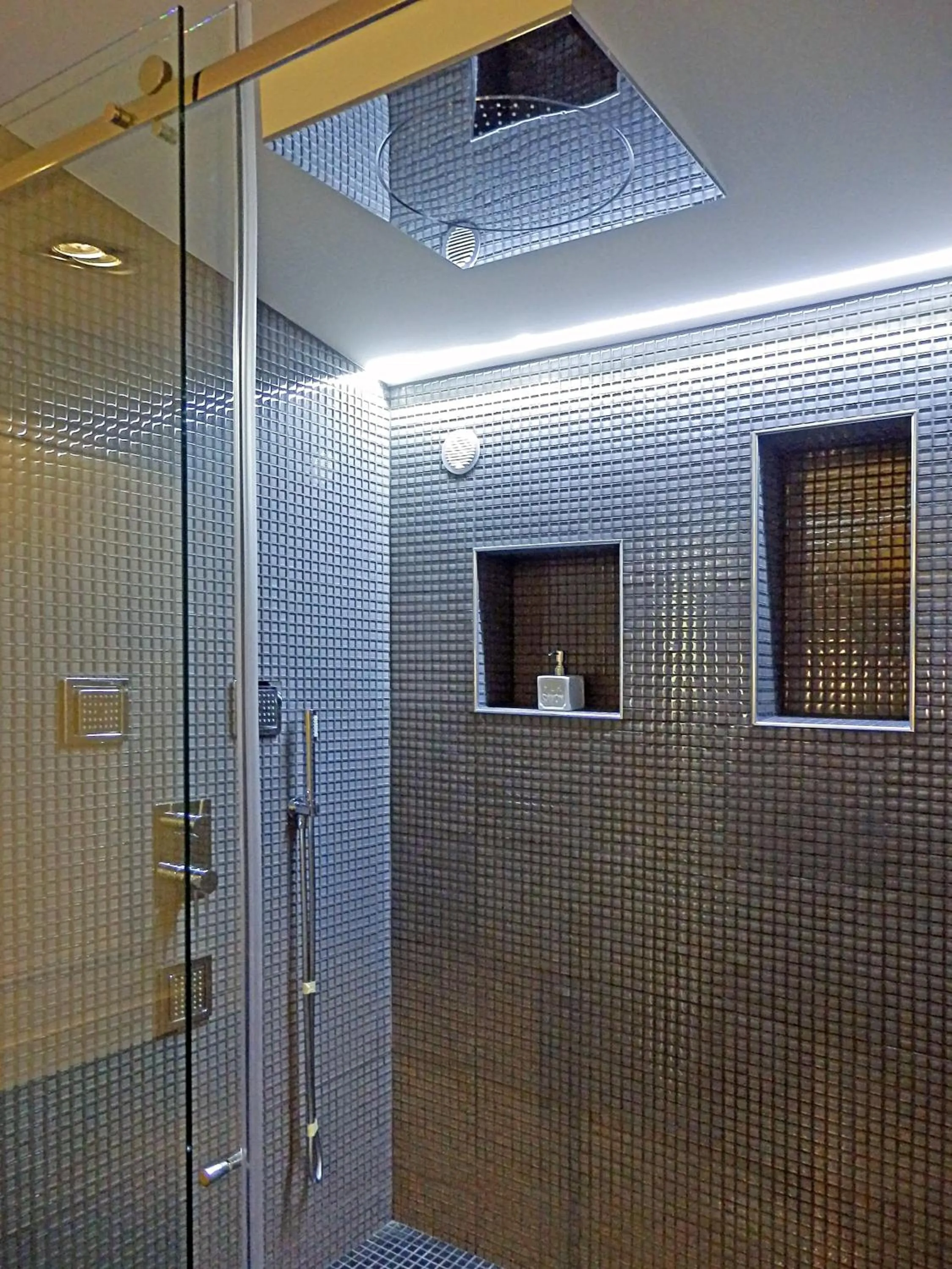 Bathroom in Chateau La Mothe du Barry