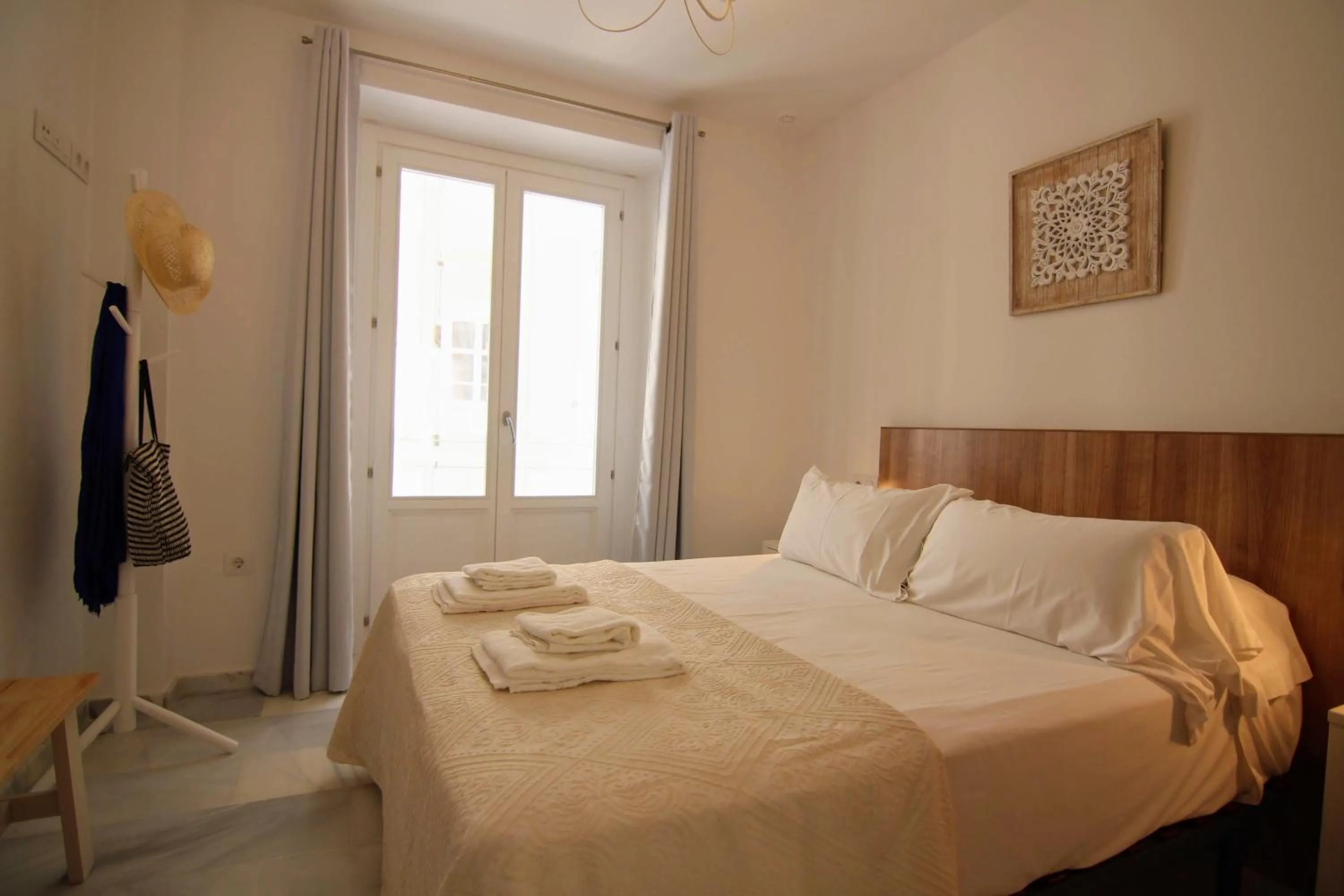 Bedroom, Bed in Apartamento GRACIA by Cadiz4Rentals
