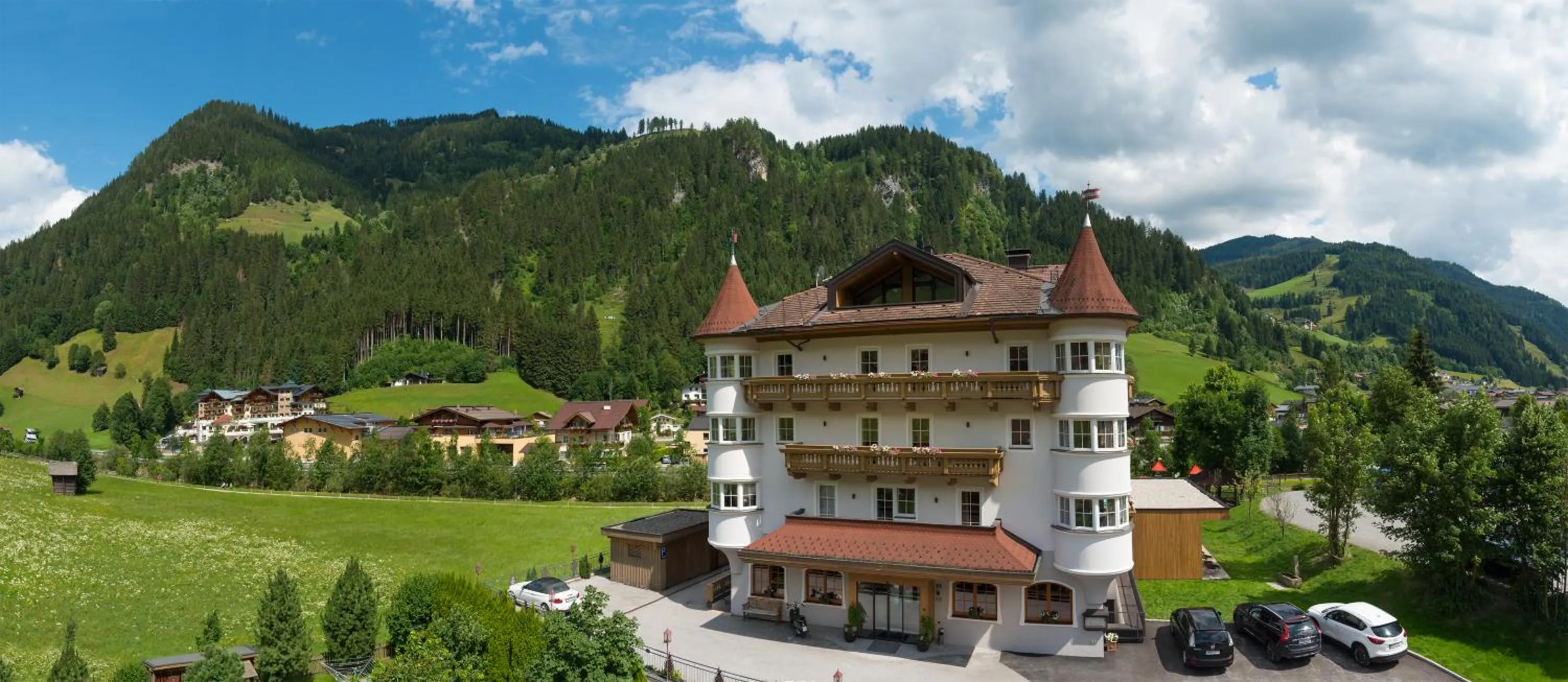 Property building in Boutique Hundehotel Bergzeit