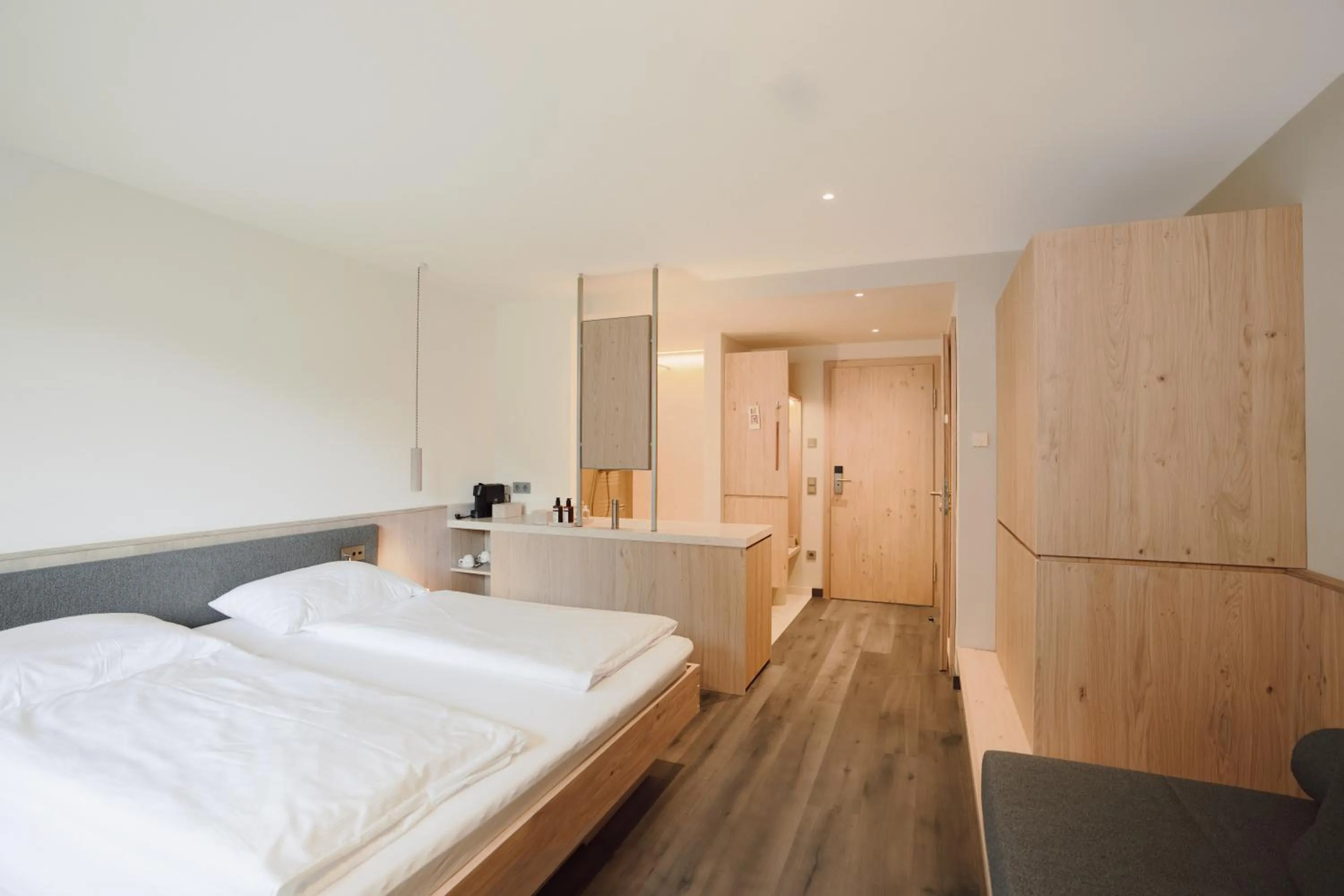 Photo of the whole room, Bed in Boutique Hundehotel Bergzeit