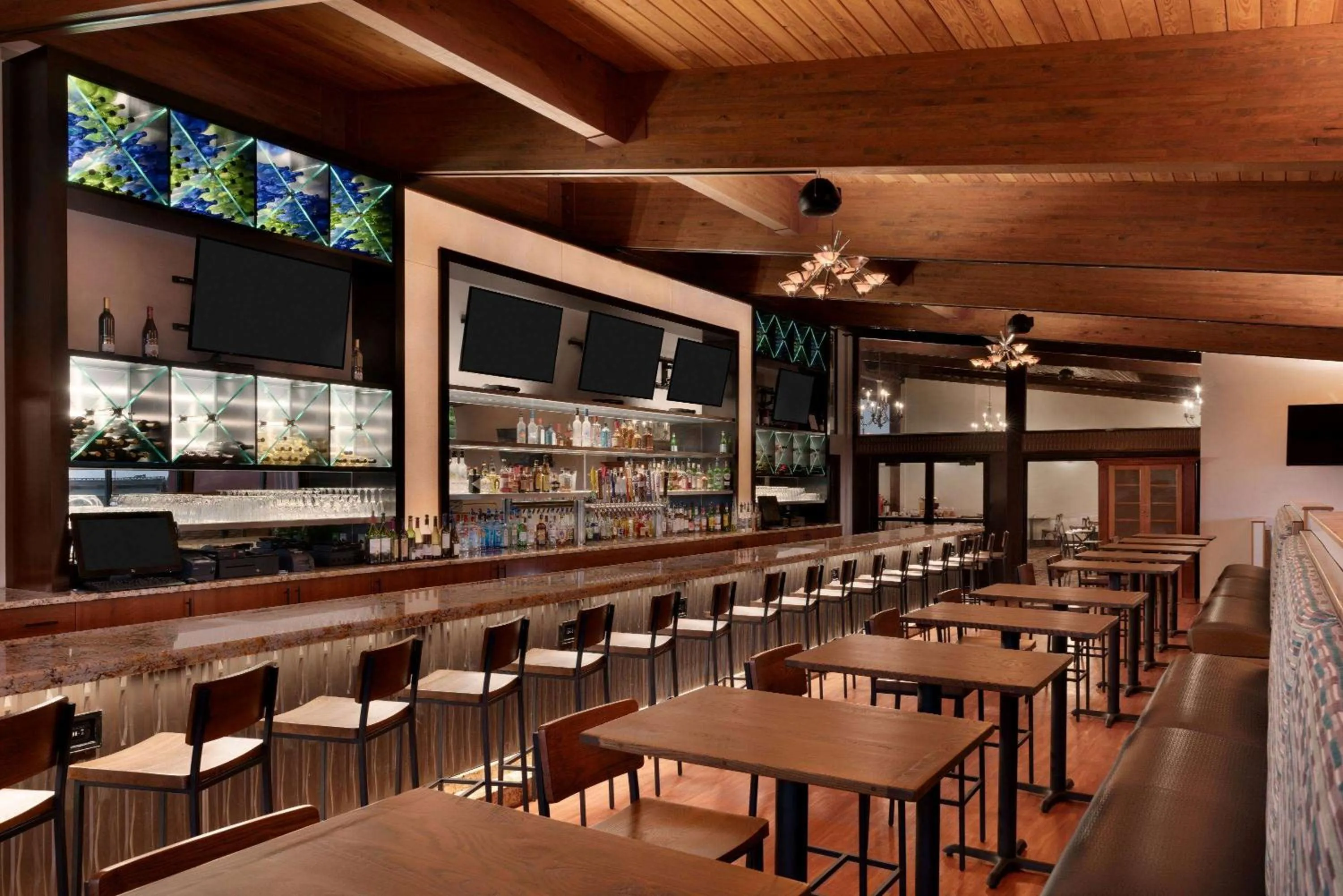 Restaurant/places to eat in Wyndham Garden State College