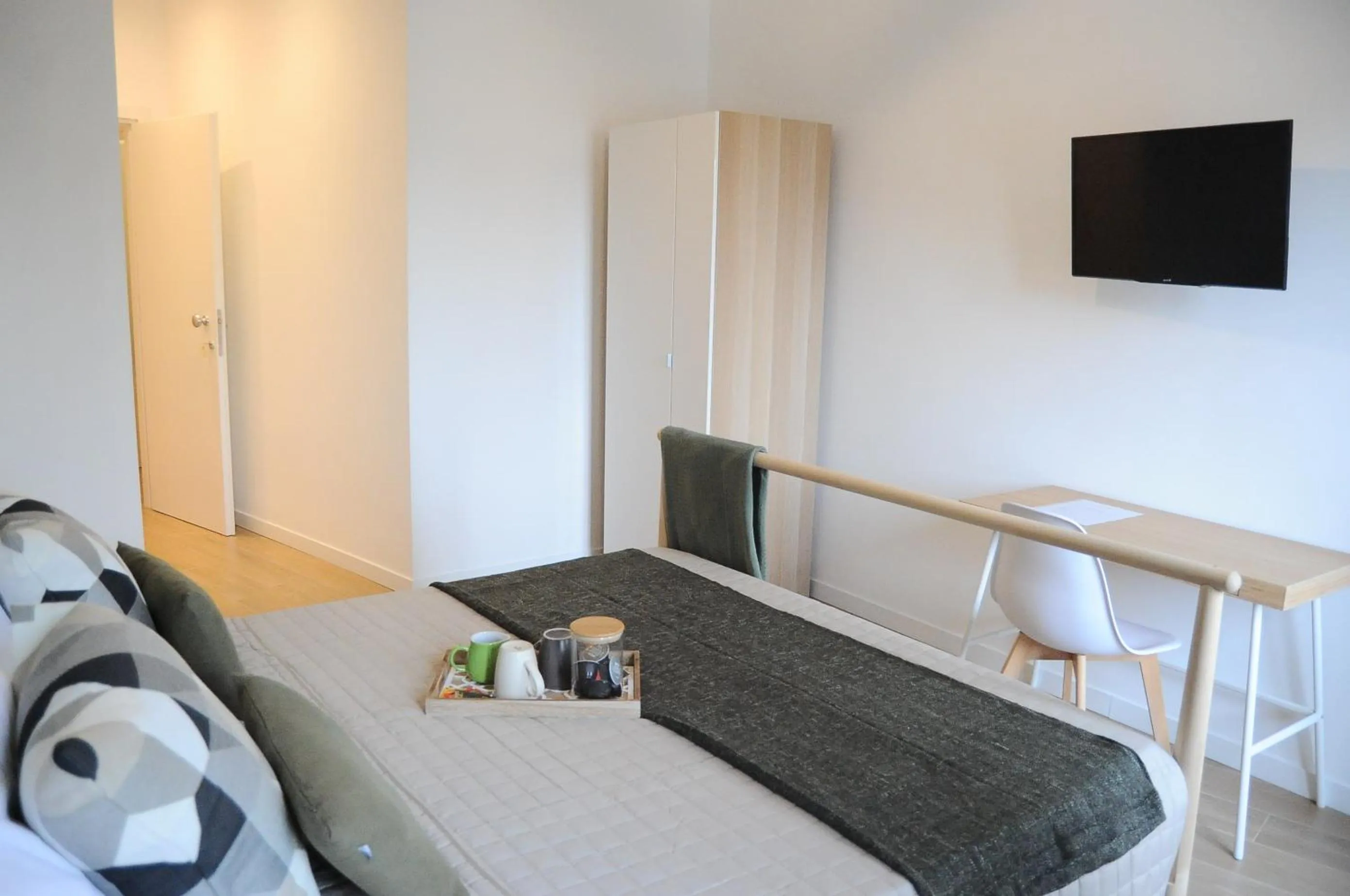 Photo of the whole room in The Corner 180 Suite