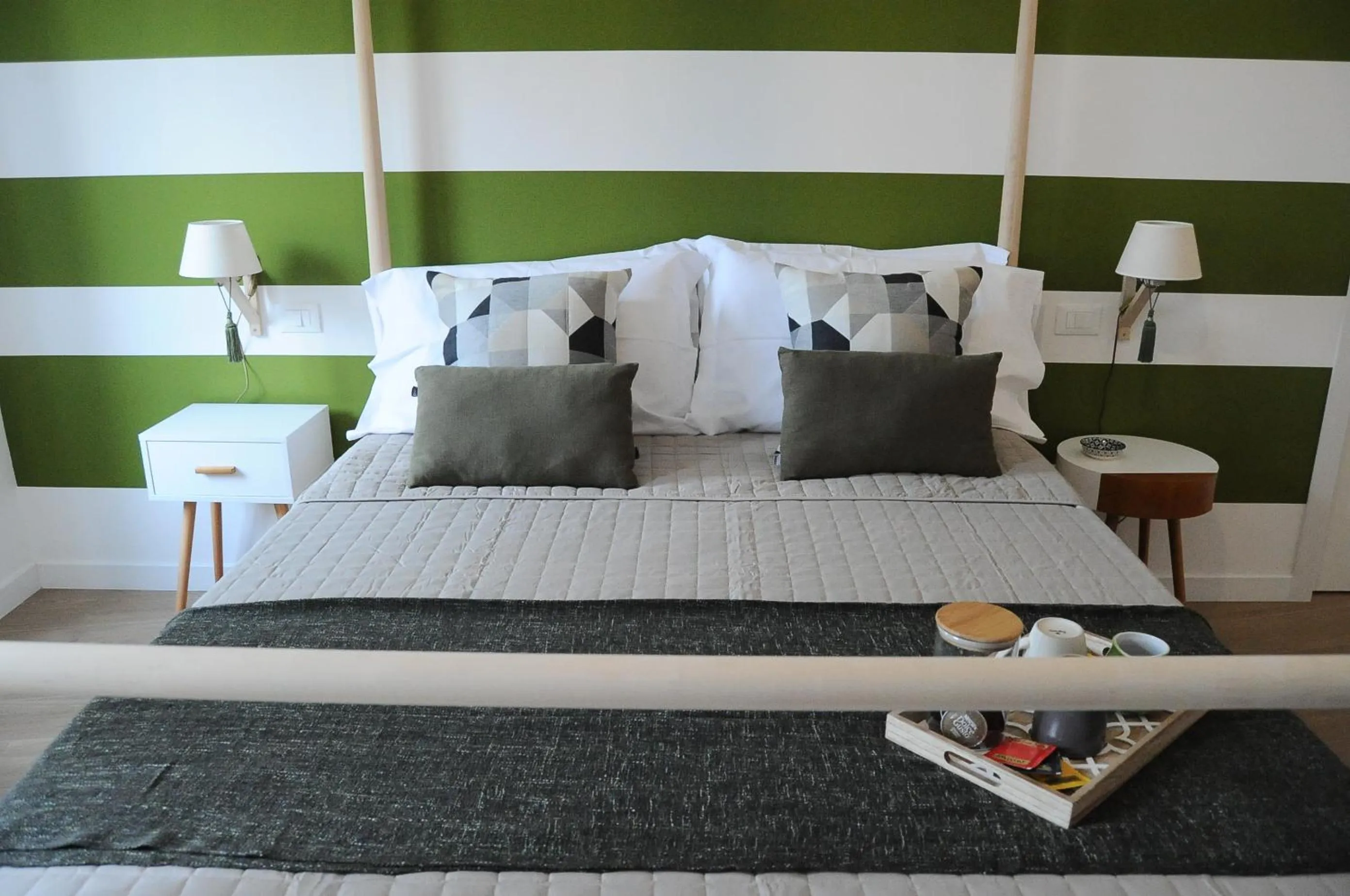 Bed in The Corner 180 Suite