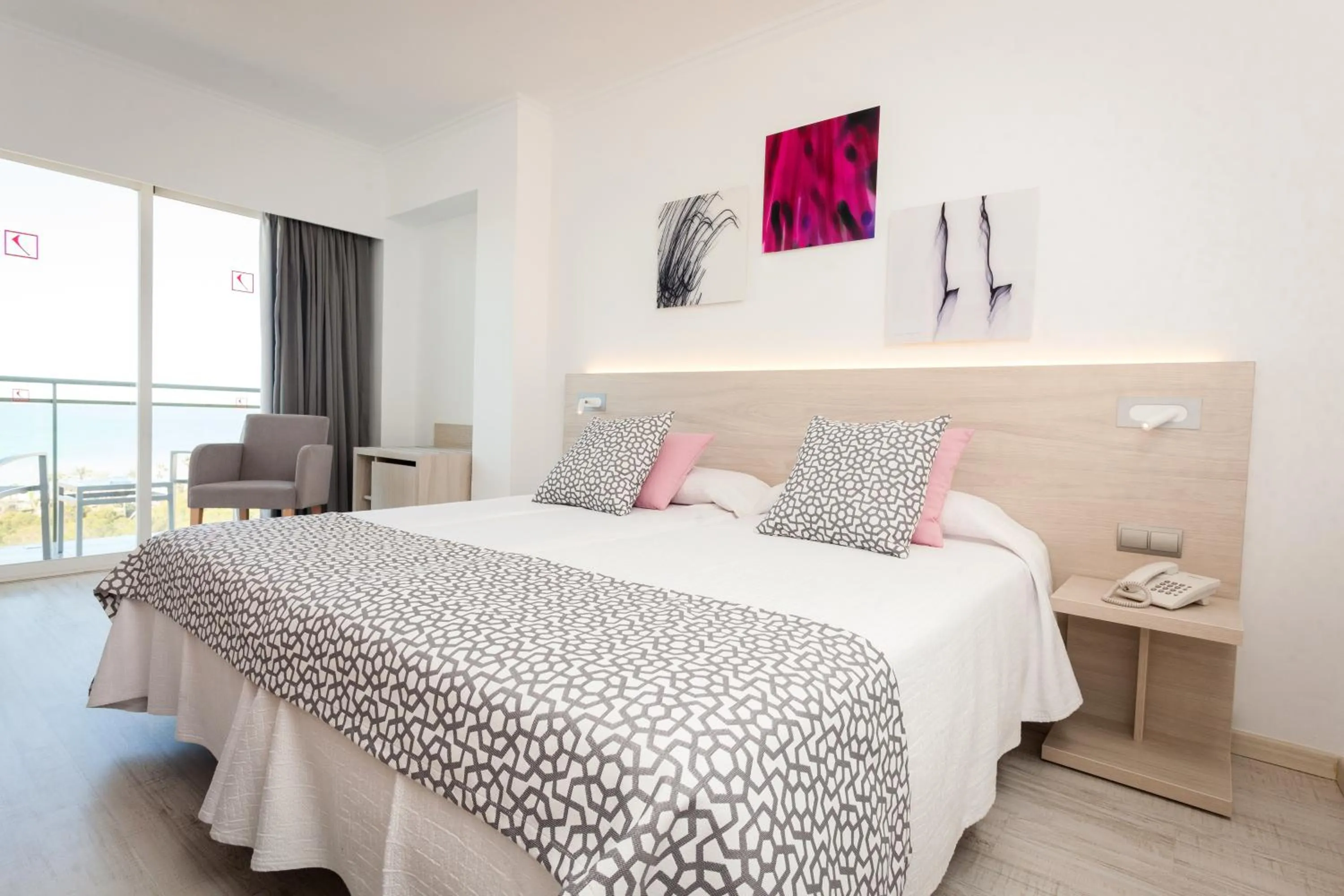 Photo of the whole room, Bed in Hotel Timor