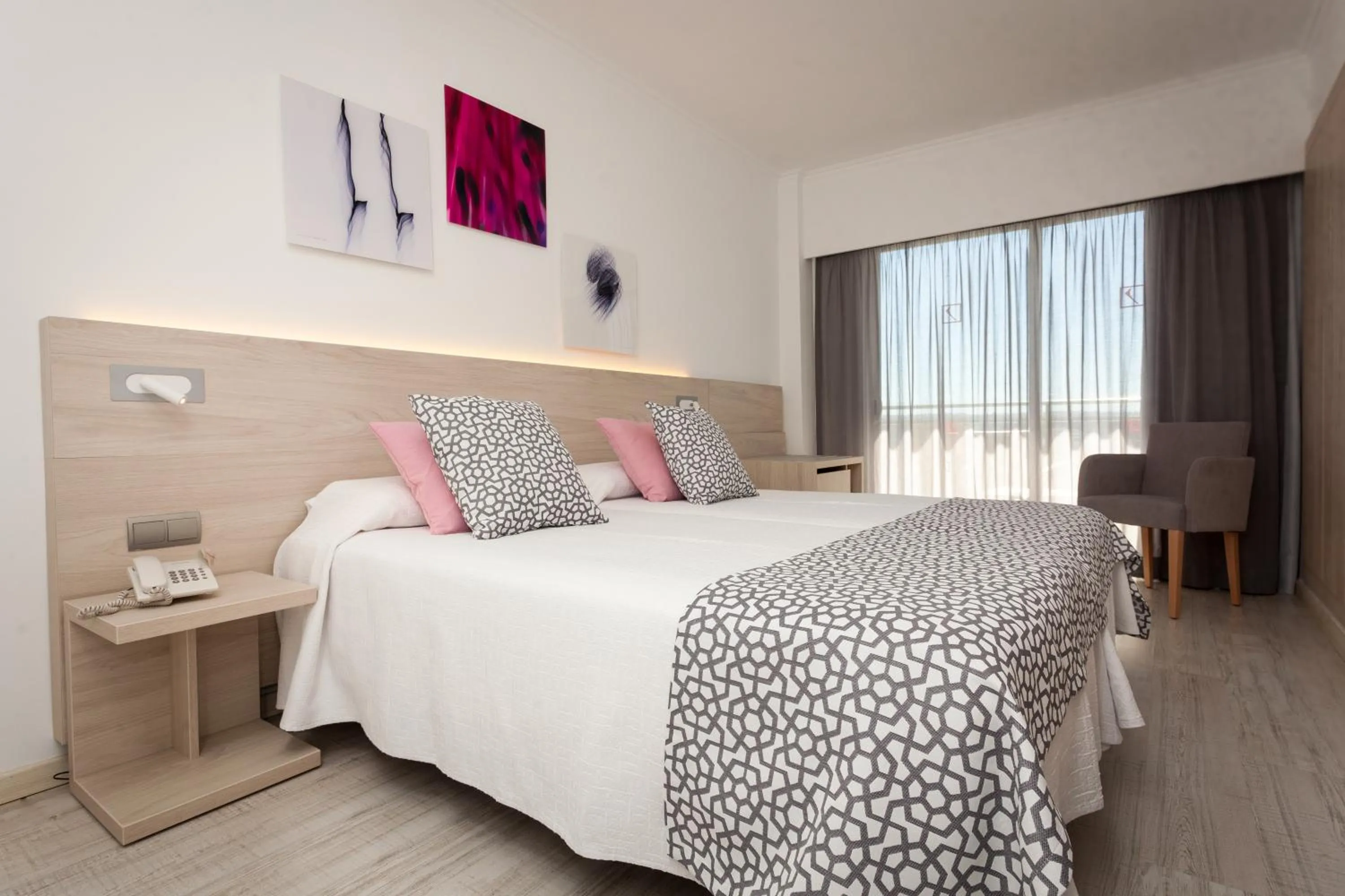 Photo of the whole room, Bed in Hotel Timor