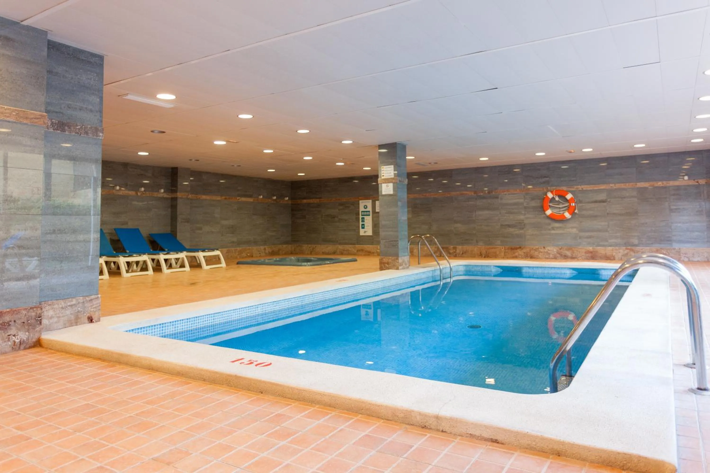 Swimming pool in Hotel Timor