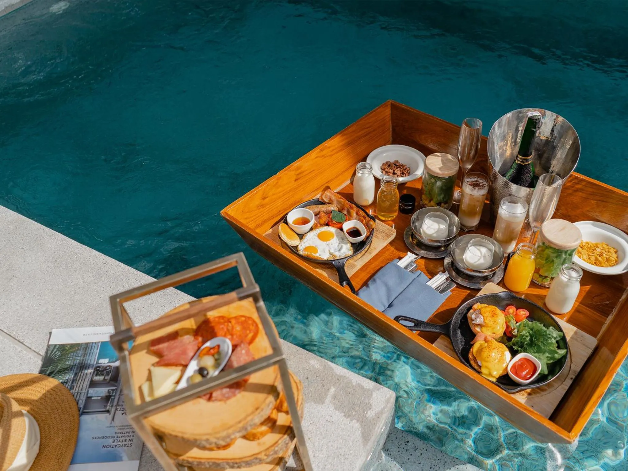 Food and drinks in Cross Pattaya Oceanphere - formerly X2 Pattaya Oceanphere