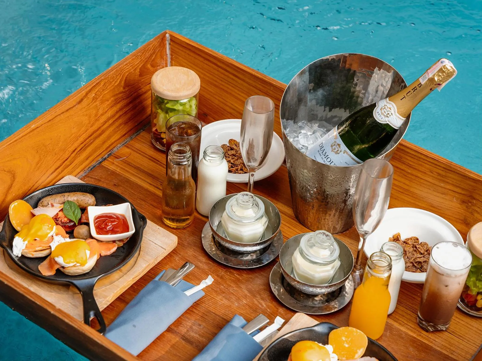 Food and drinks in Cross Pattaya Oceanphere - formerly X2 Pattaya Oceanphere