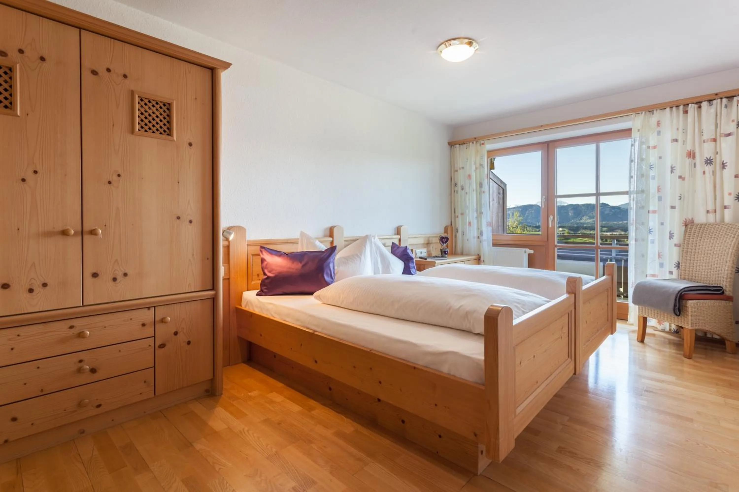 Property building, Bed in Hartungs Hoteldorf