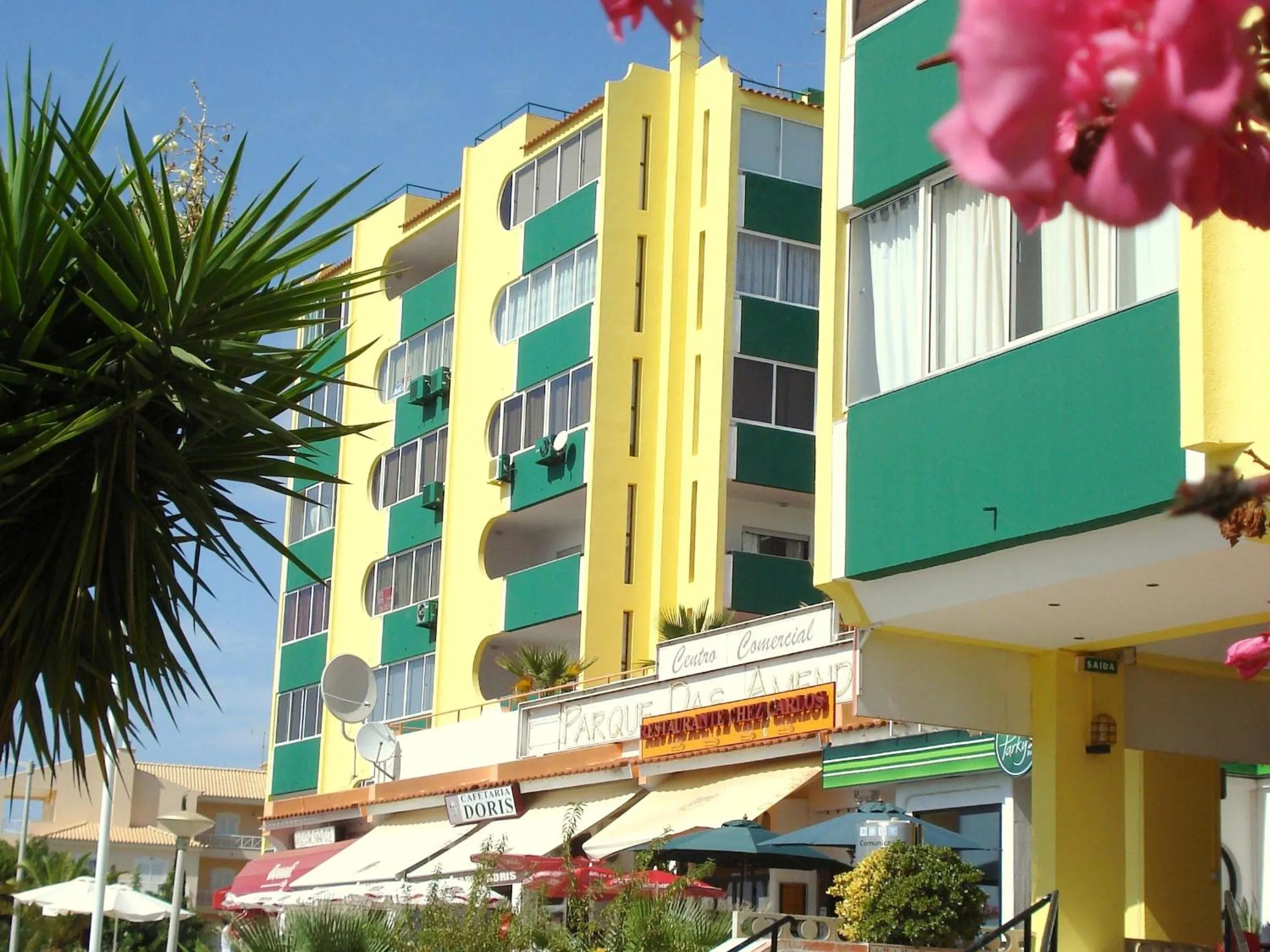 Restaurant/places to eat in Parque das Amendoeiras