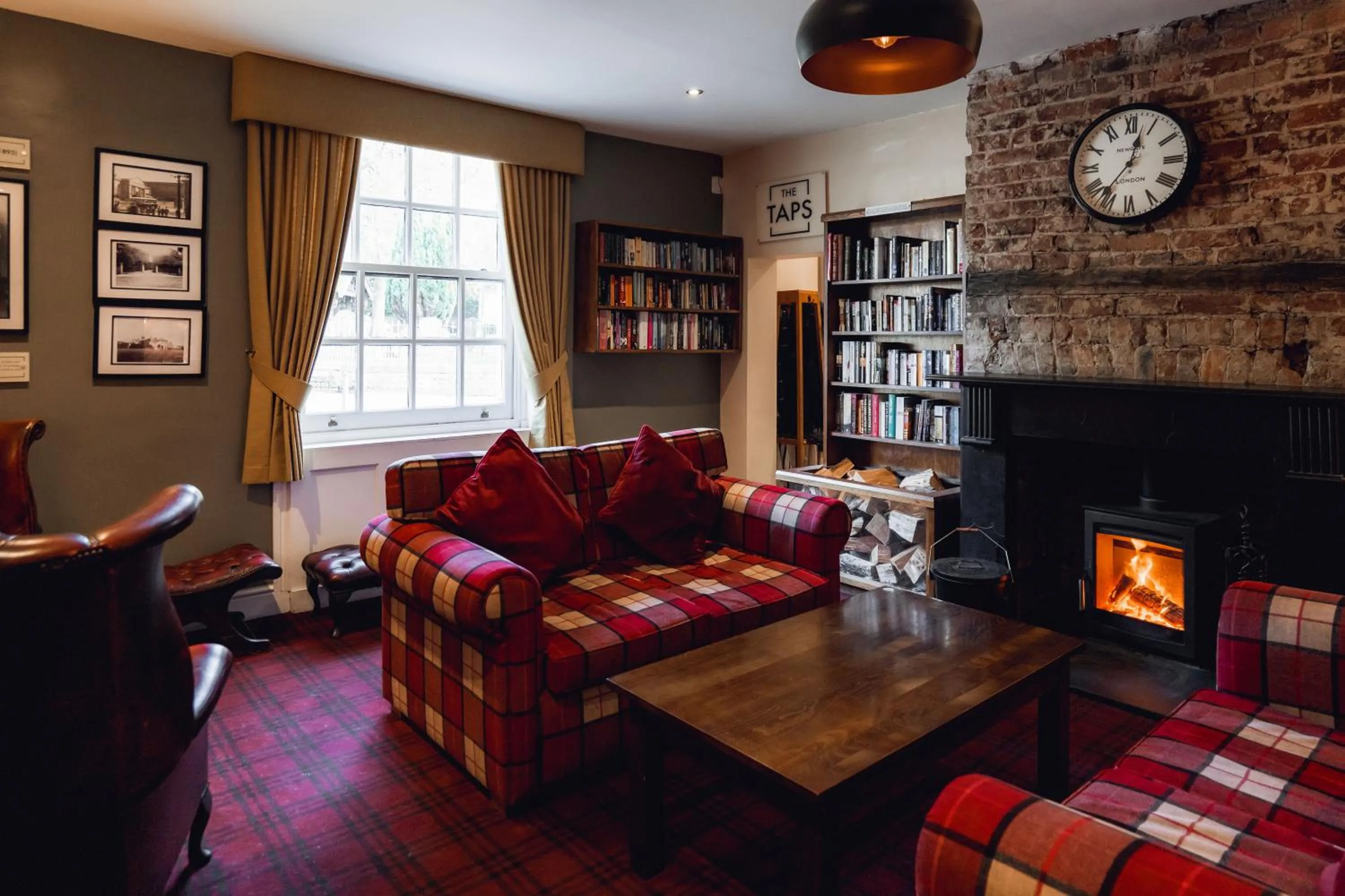 Lounge or bar in The Kirkfield Hotel