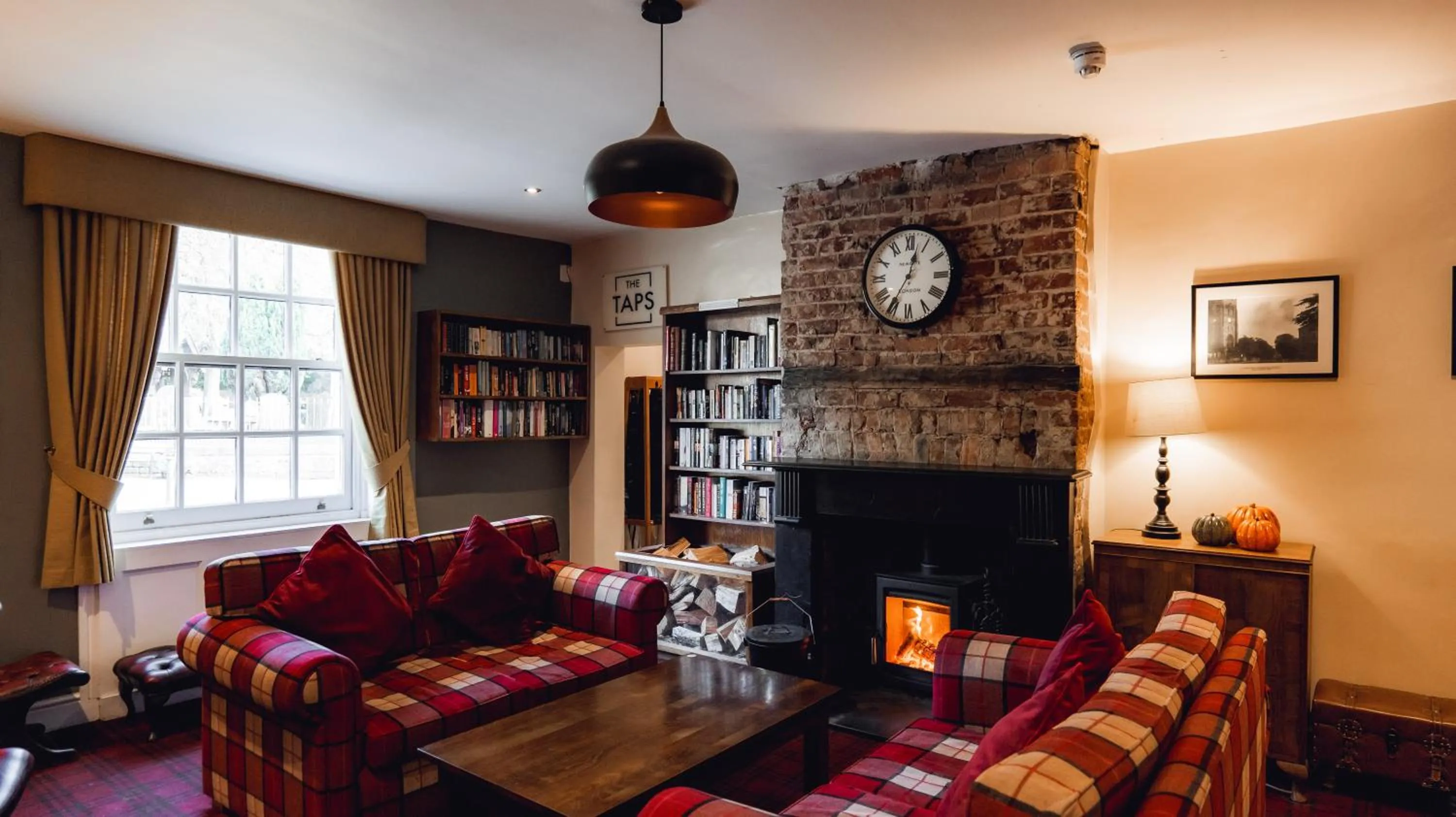 Lounge or bar in The Kirkfield Hotel