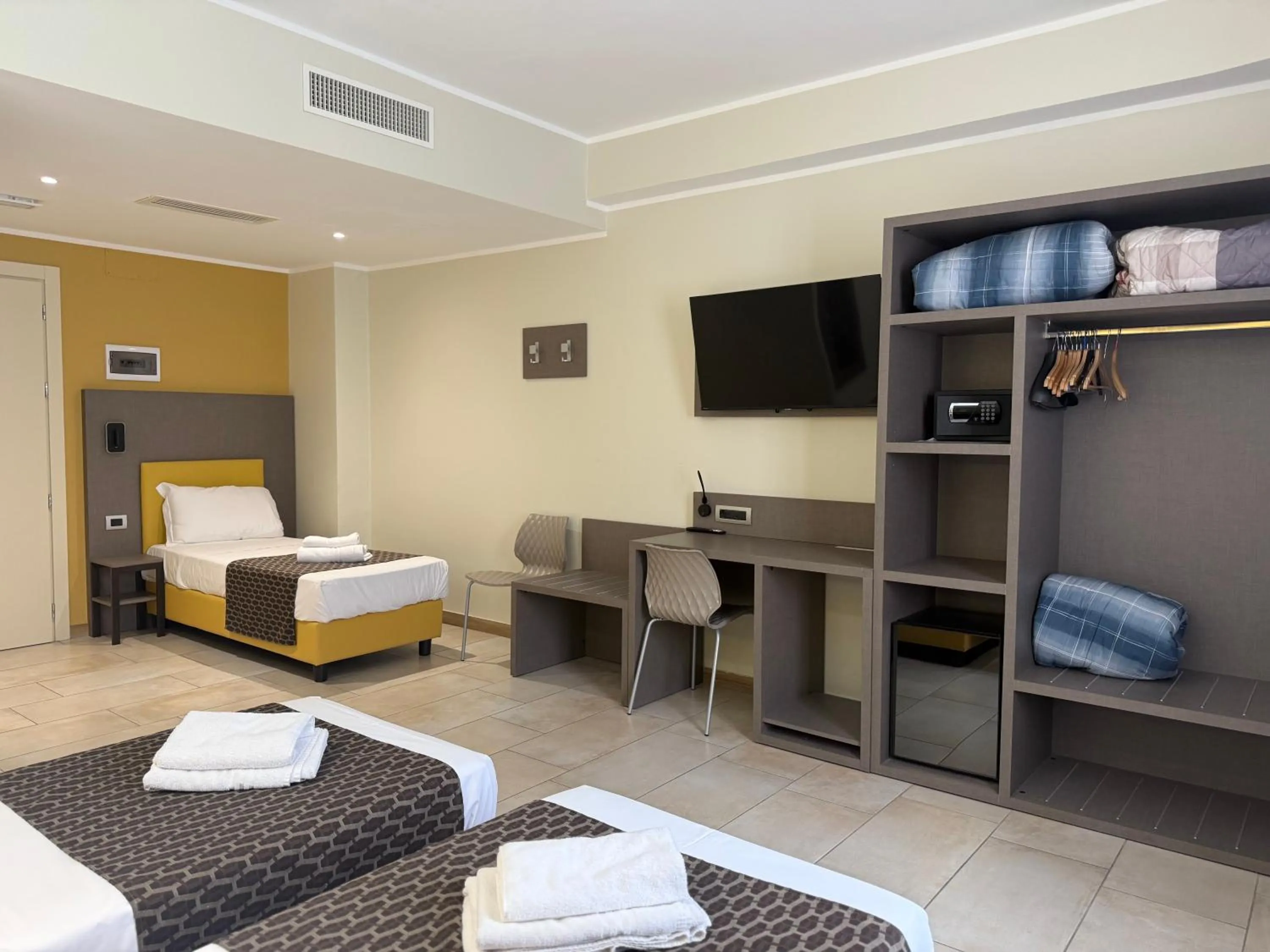 TV and multimedia, Bed in Hotel Giacosa