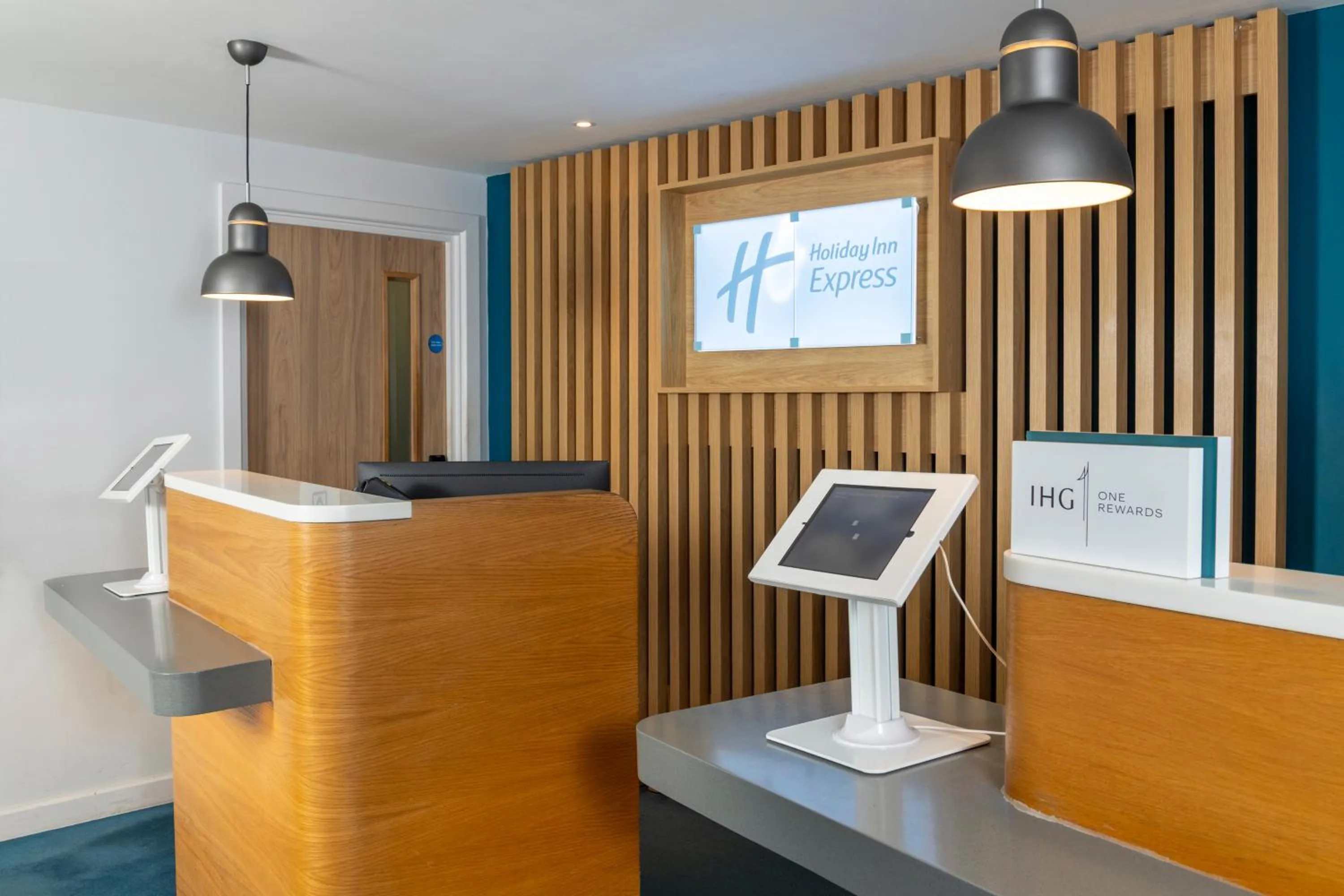 Lobby or reception in Holiday Inn Express - Exeter - City Centre by IHG