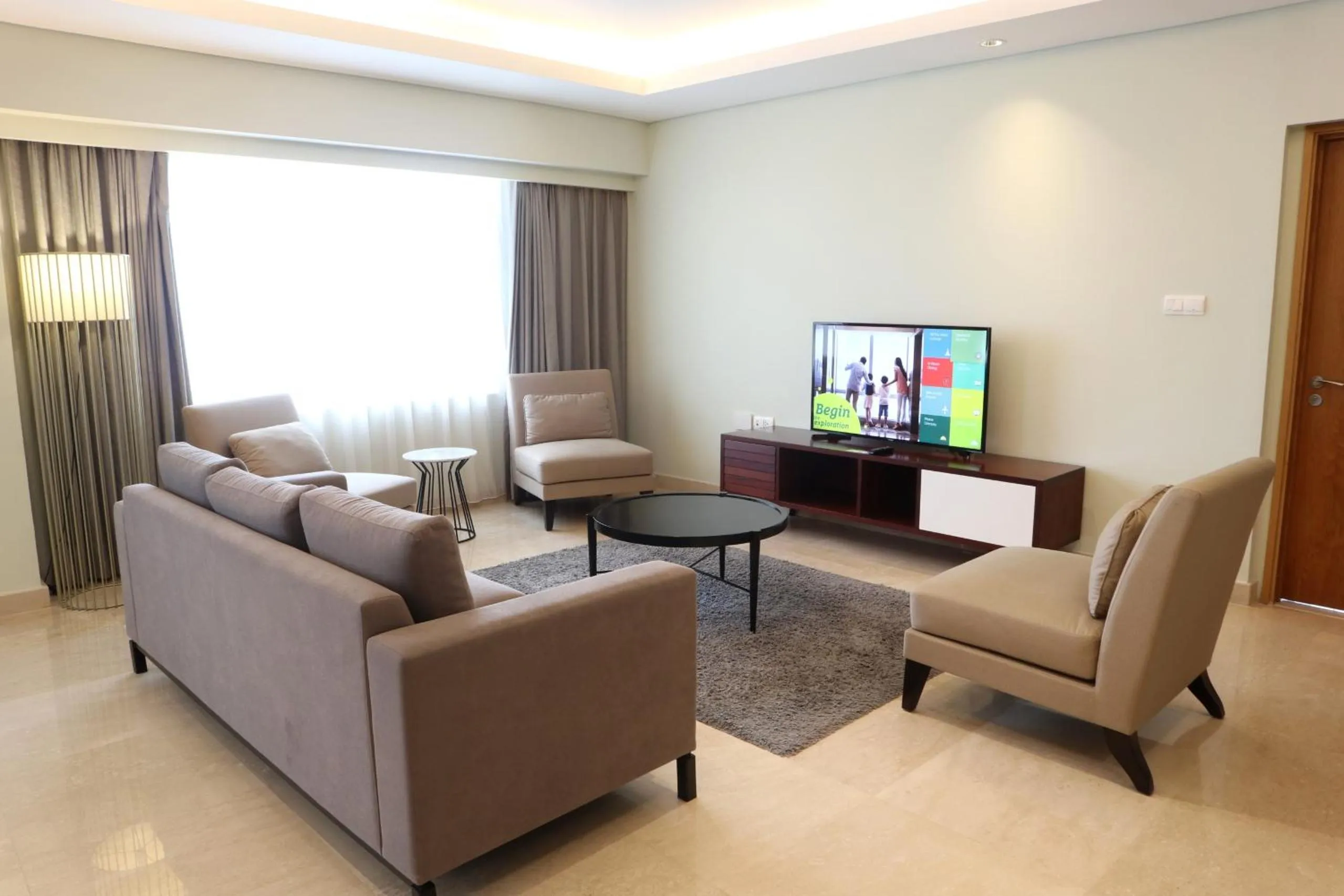 Living room in Holiday Inn & Suites Jakarta Gajah Mada by IHG