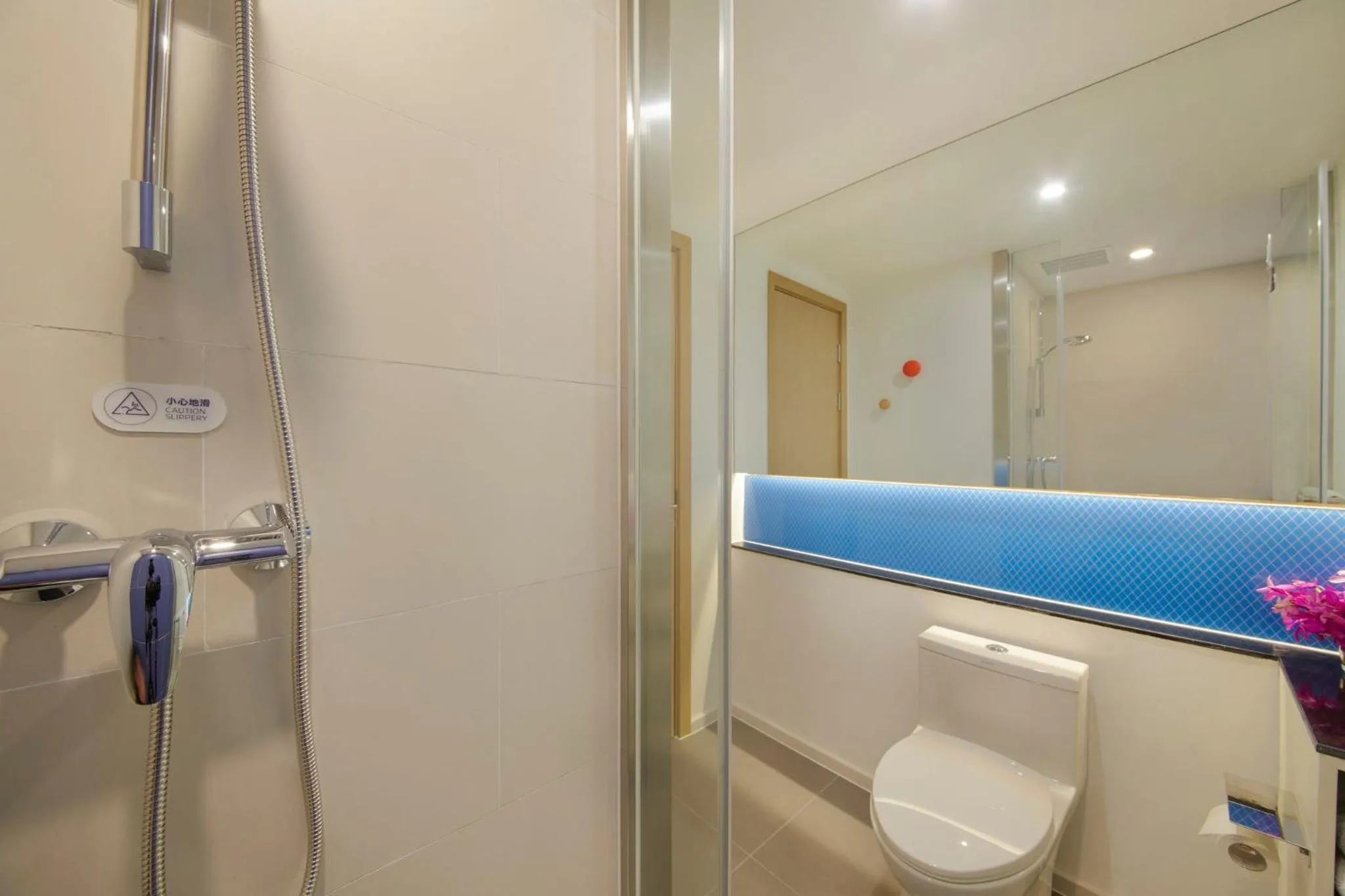 Photo of the whole room in Holiday Inn Express Zhangjiagang East by IHG