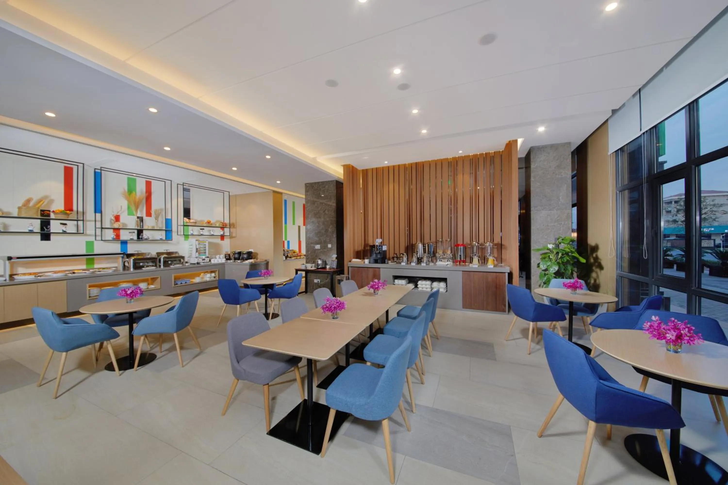 Breakfast in Holiday Inn Express Zhangjiagang East by IHG