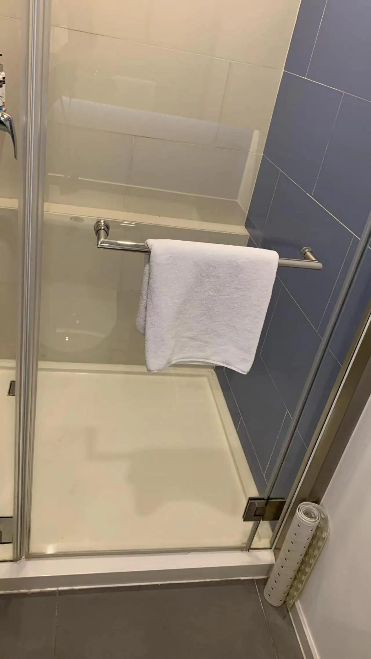 Bathroom in Holiday Inn Express Zhangjiagang East by IHG