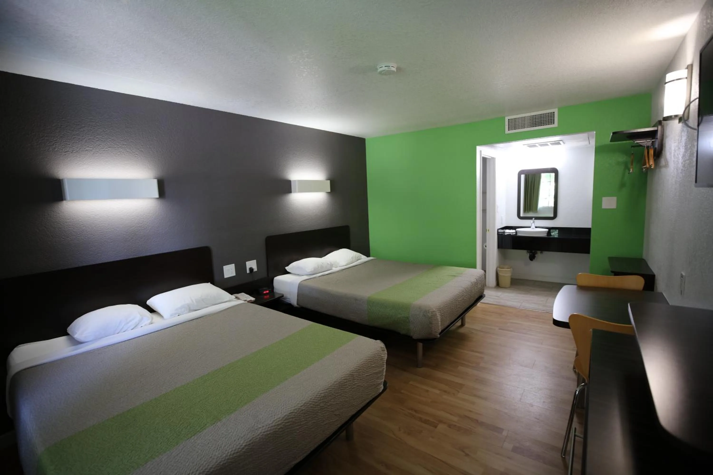 Bedroom, Bed in Studio 6-Barstow, CA