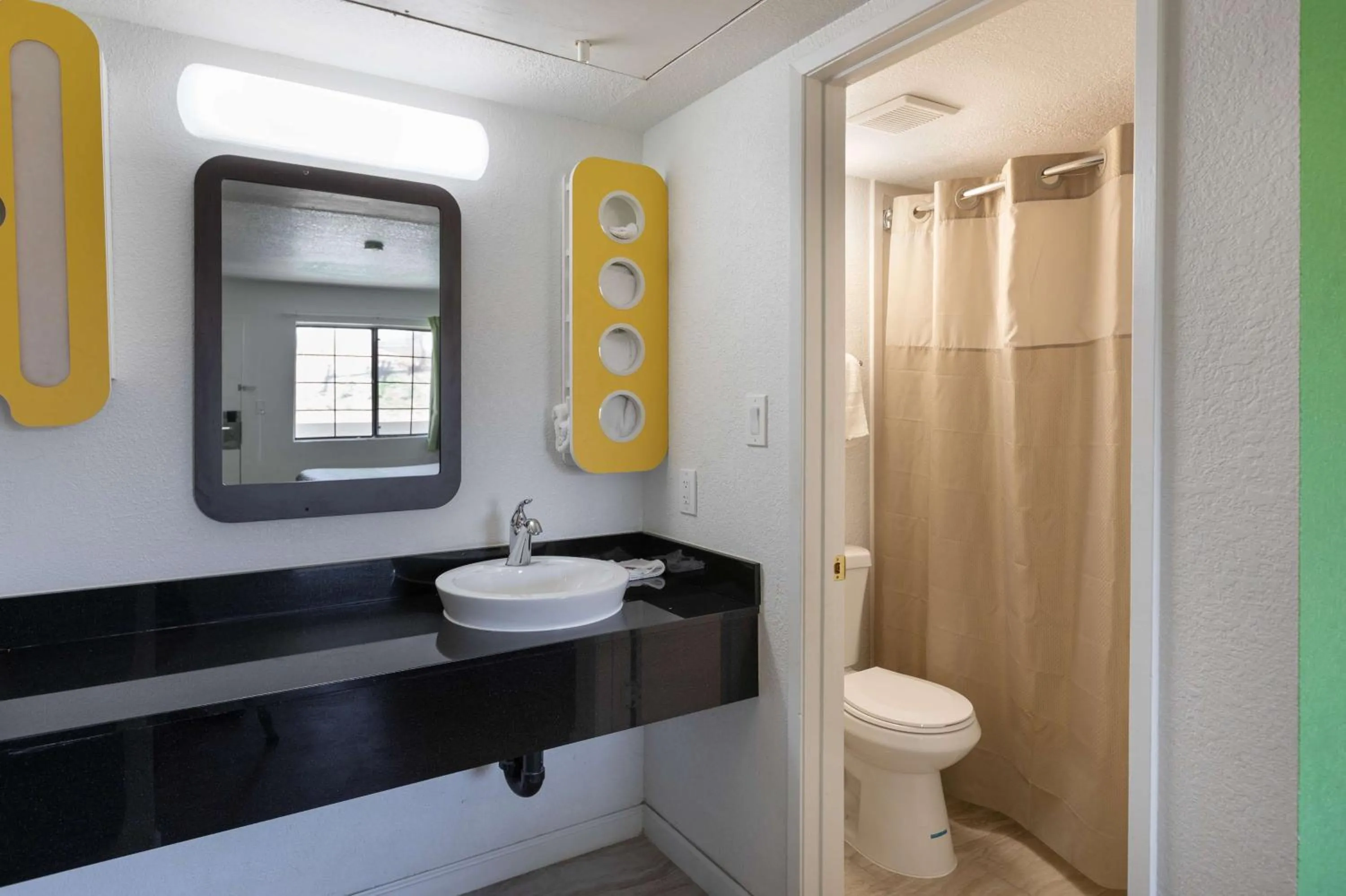 Toilet in Studio 6-Barstow, CA