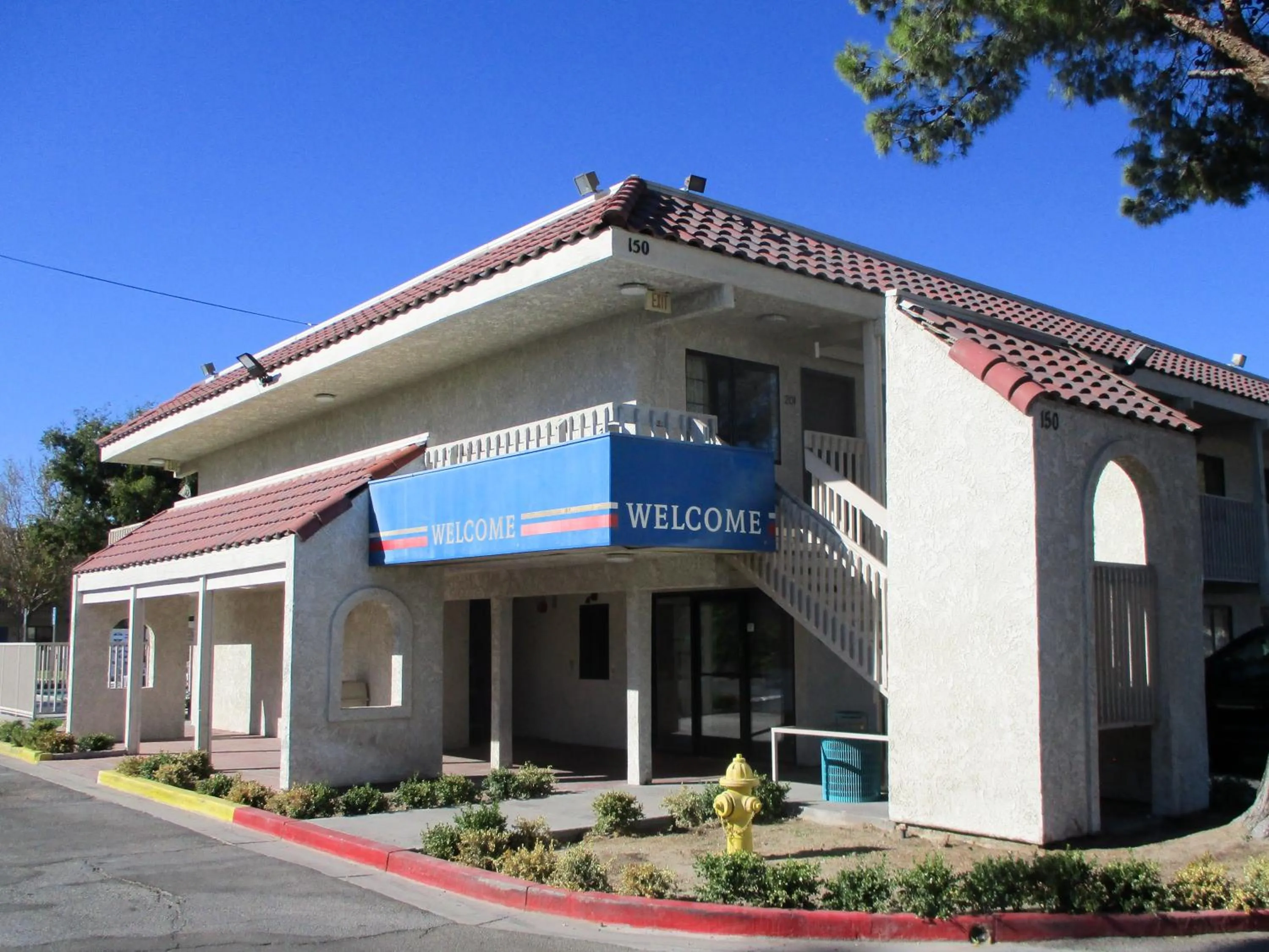 Facade/entrance in Studio 6-Barstow, CA