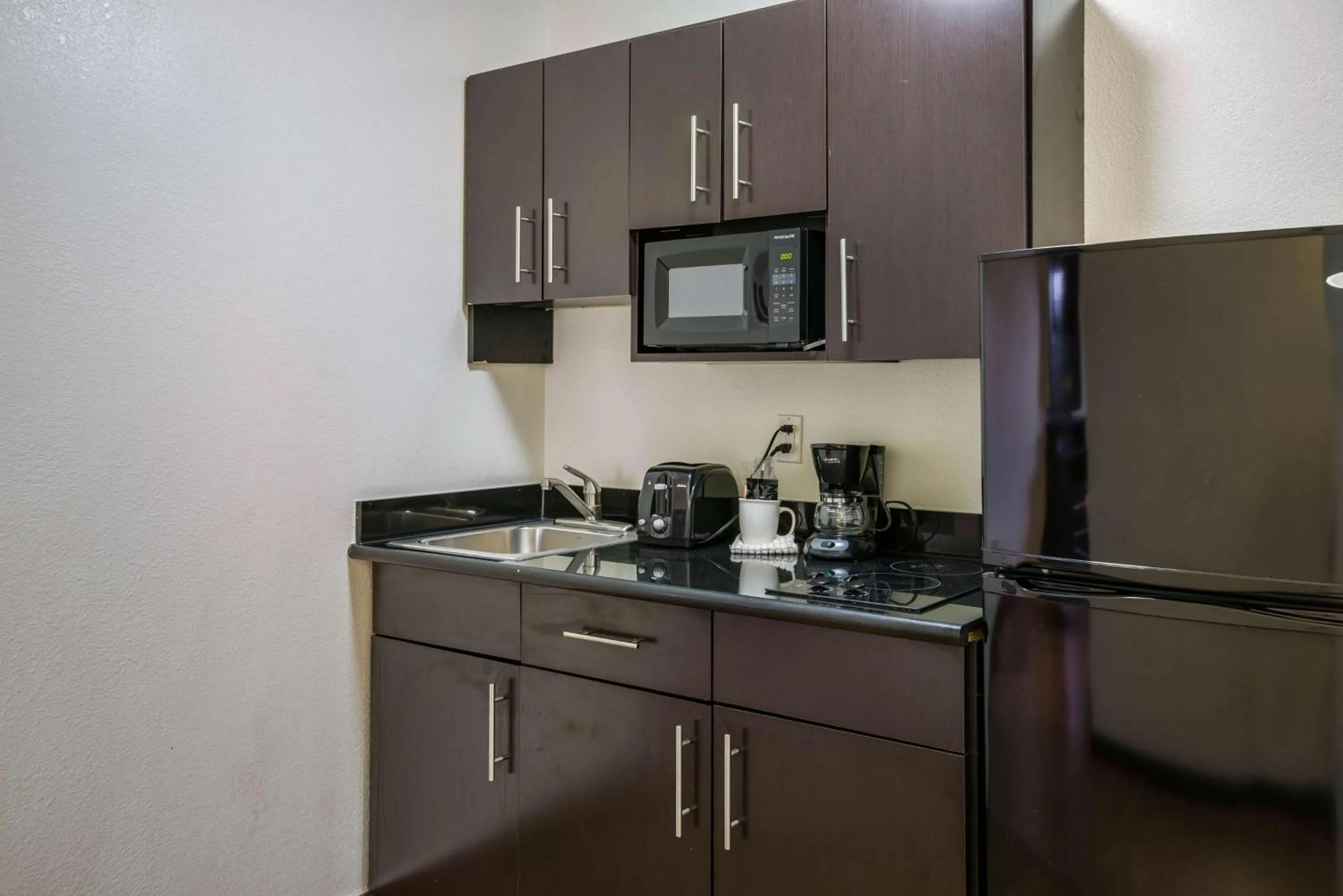 Kitchen or kitchenette in Studio 6-Fairfield, CA - Napa Valley