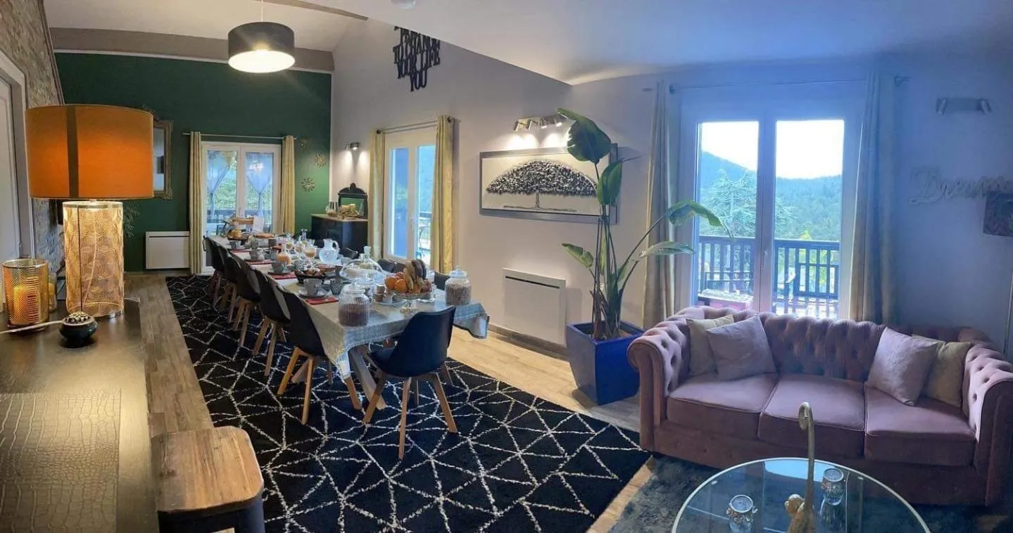 Bedroom in L'Alpen Roc