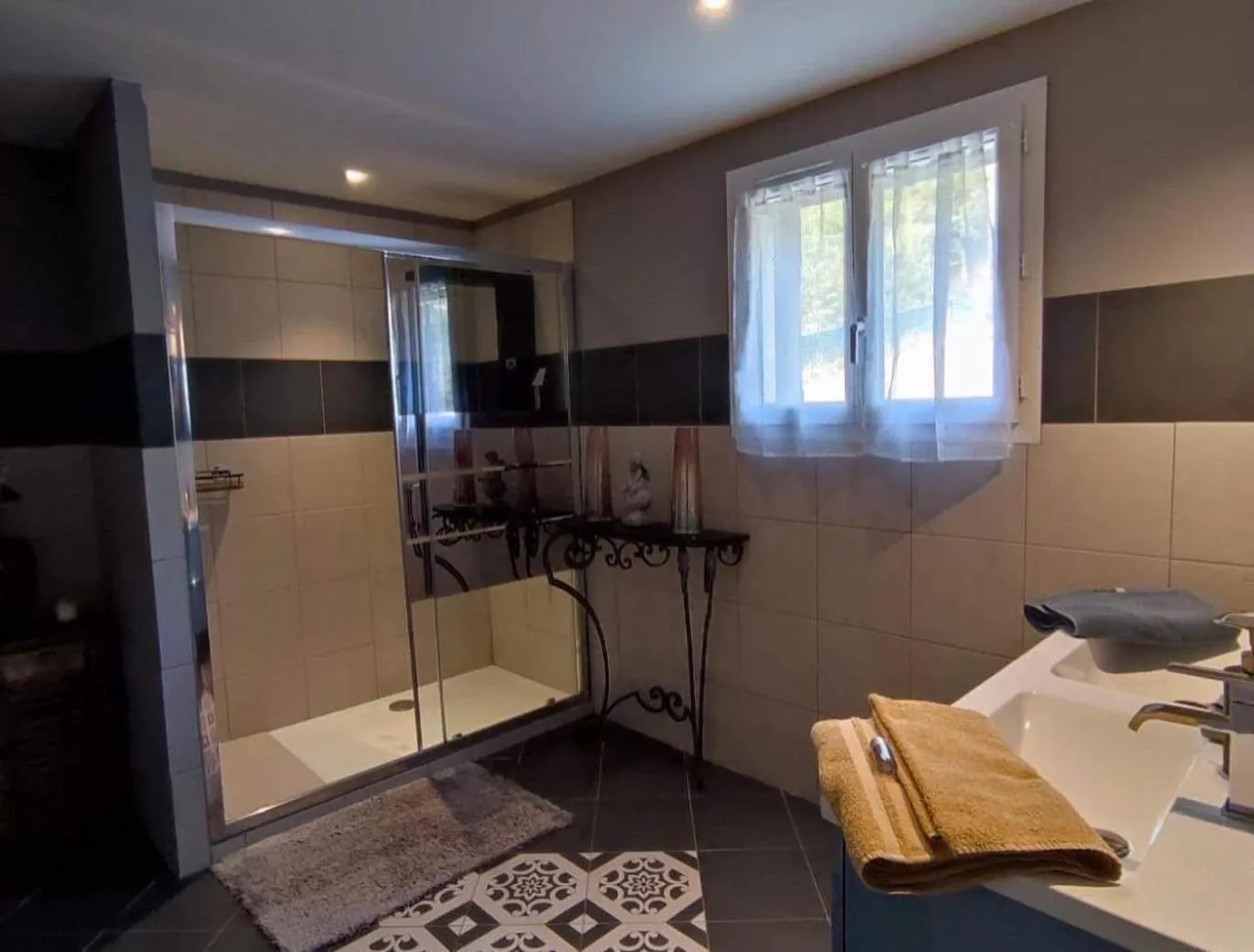 Bedroom in L'Alpen Roc