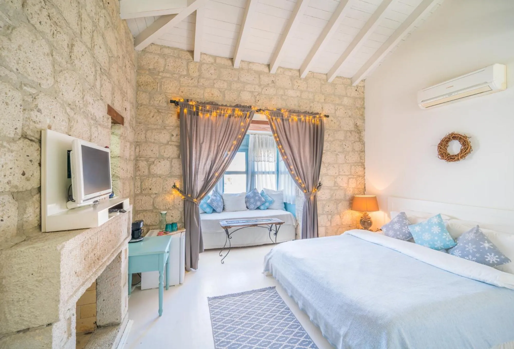 Photo of the whole room in Katre Hotel Alaçatı