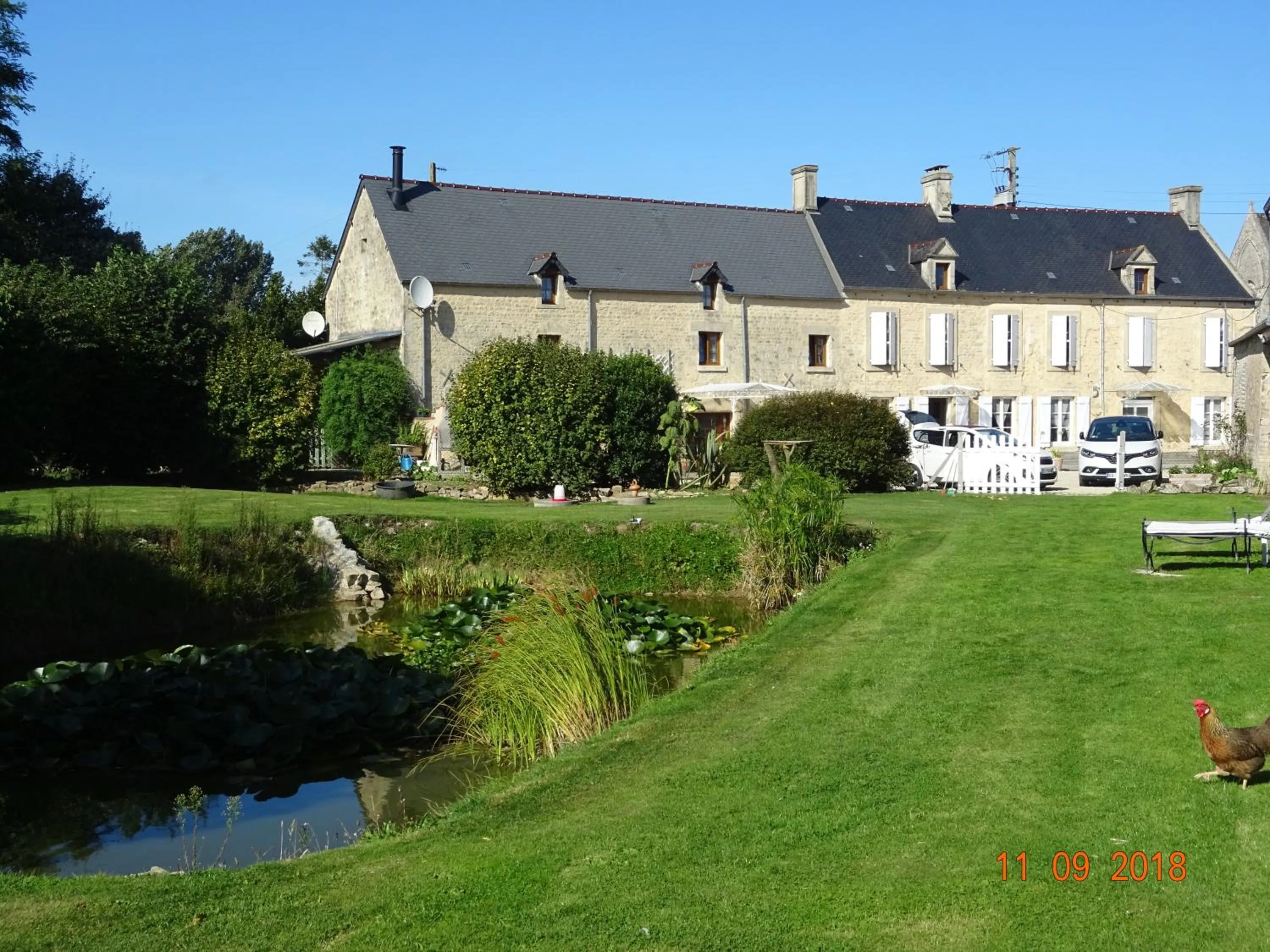 Facade/entrance in La ferme aux chats