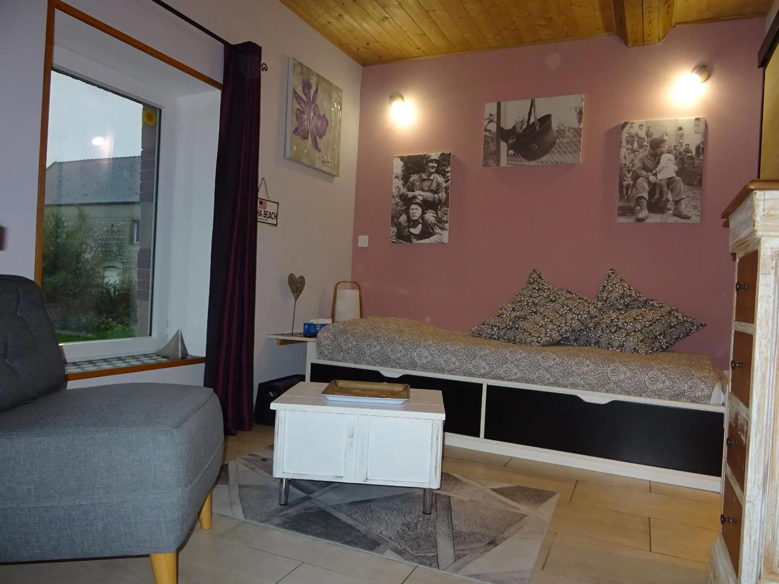 Decorative detail in La ferme aux chats