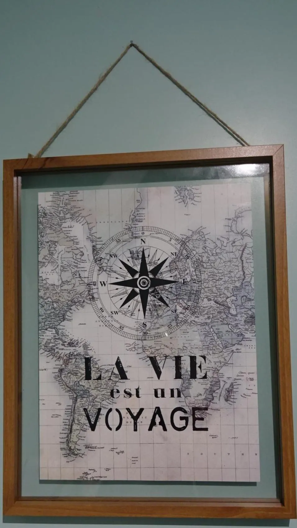 Decorative detail in La ferme aux chats