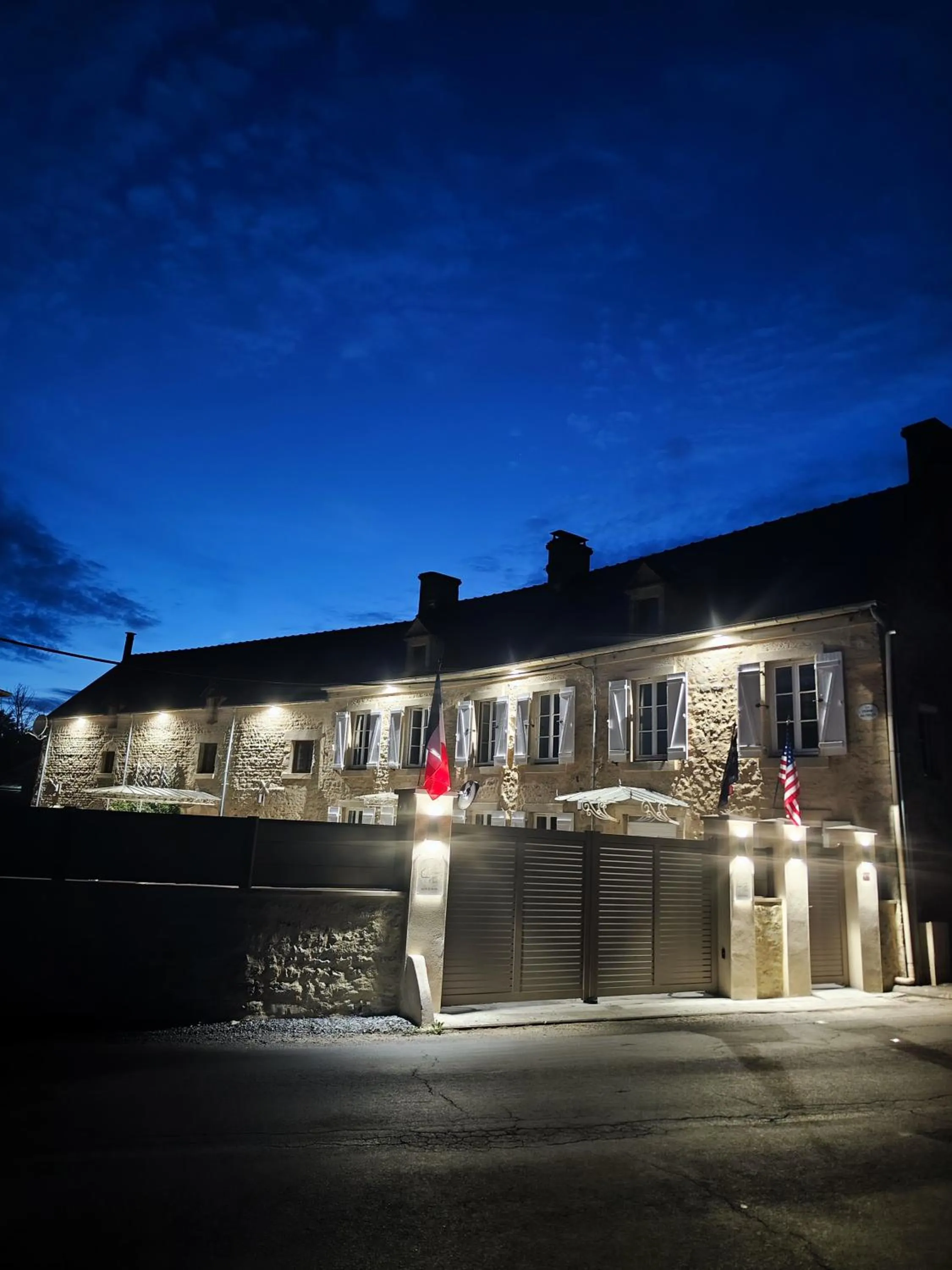 Facade/entrance in La ferme aux chats