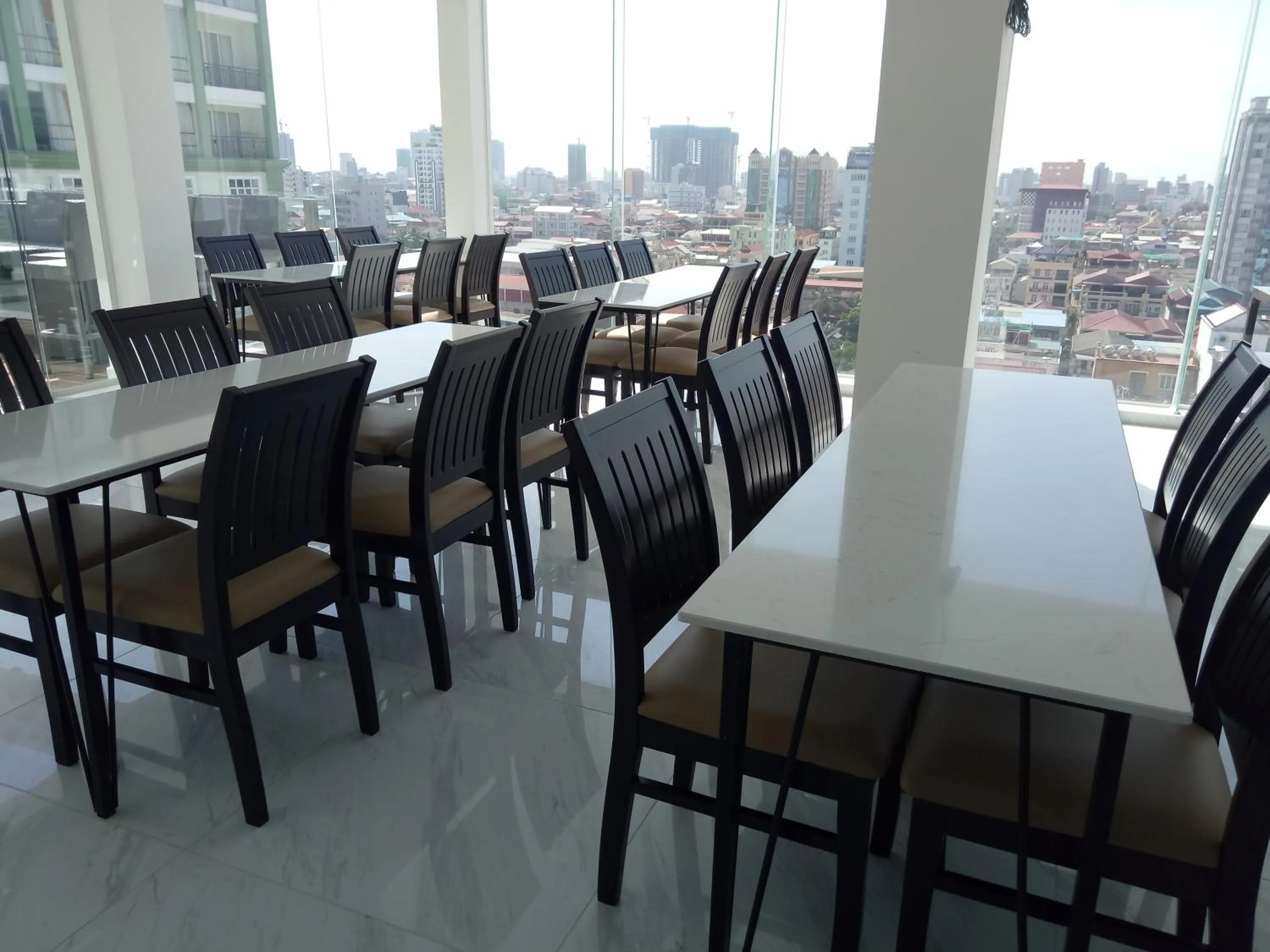 Restaurant/places to eat in V Boutique Hotel