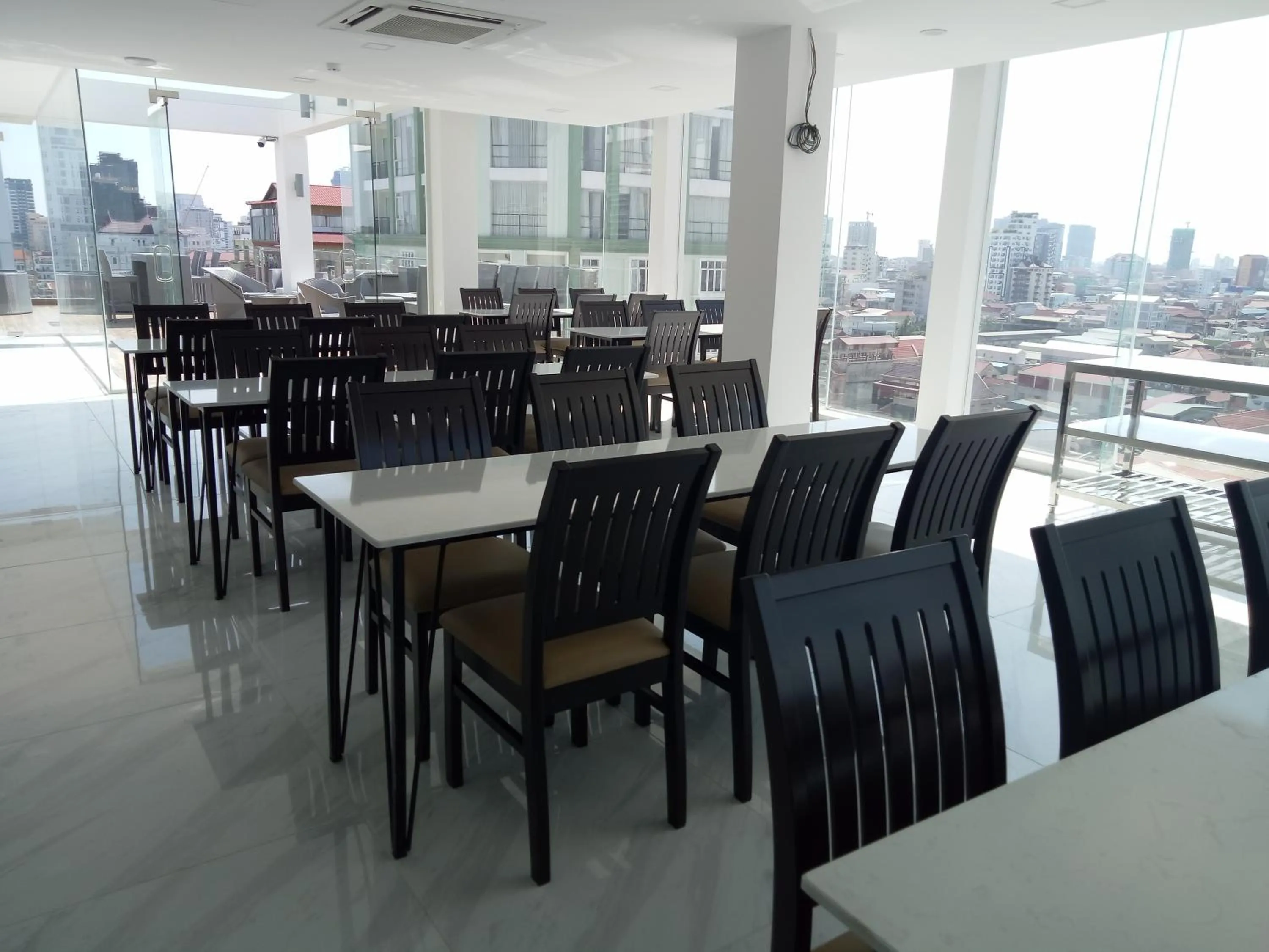 Restaurant/places to eat in V Boutique Hotel