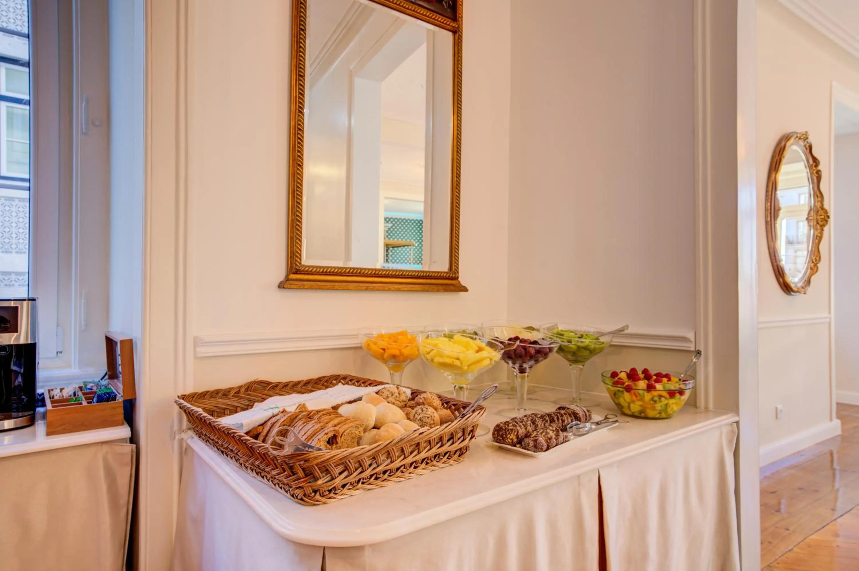 Food and drinks in Solar dos Poetas