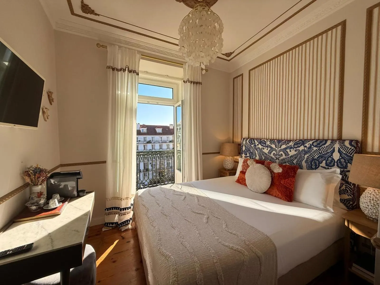 Double Room with Balcony and Square and River View in Solar dos Poetas