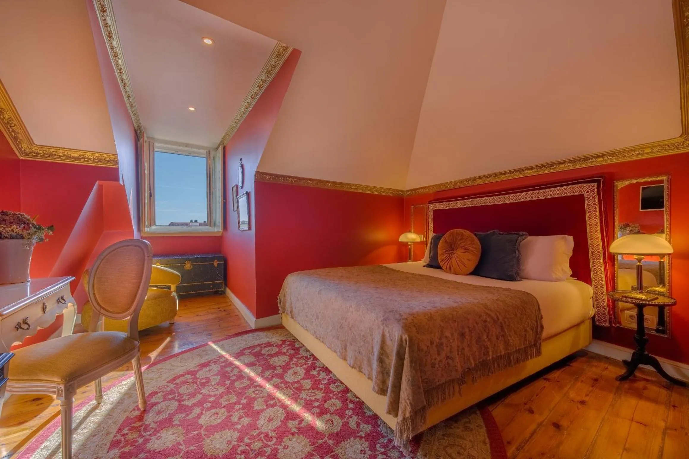 Superior Double Room with City and River View in Solar dos Poetas