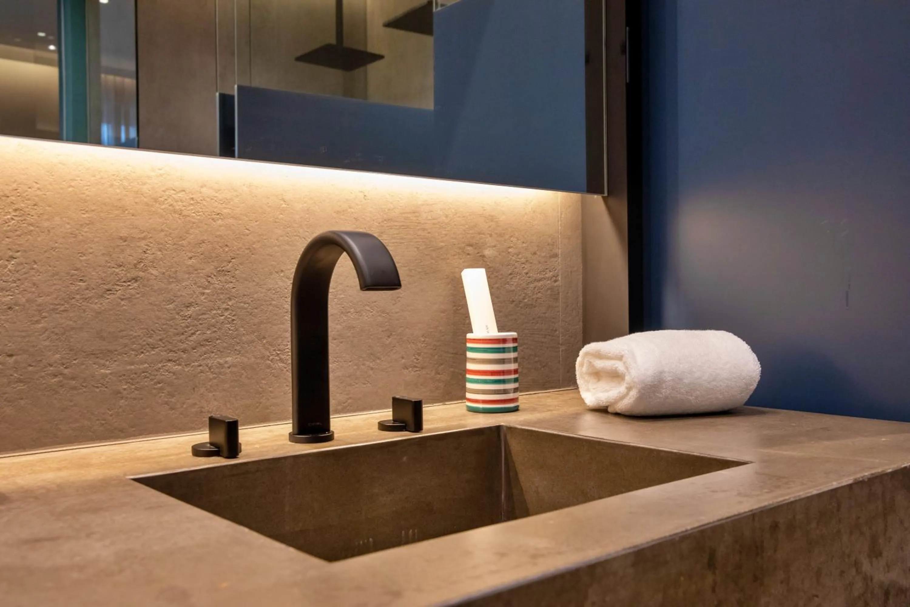 Toilet in Octant Furnas