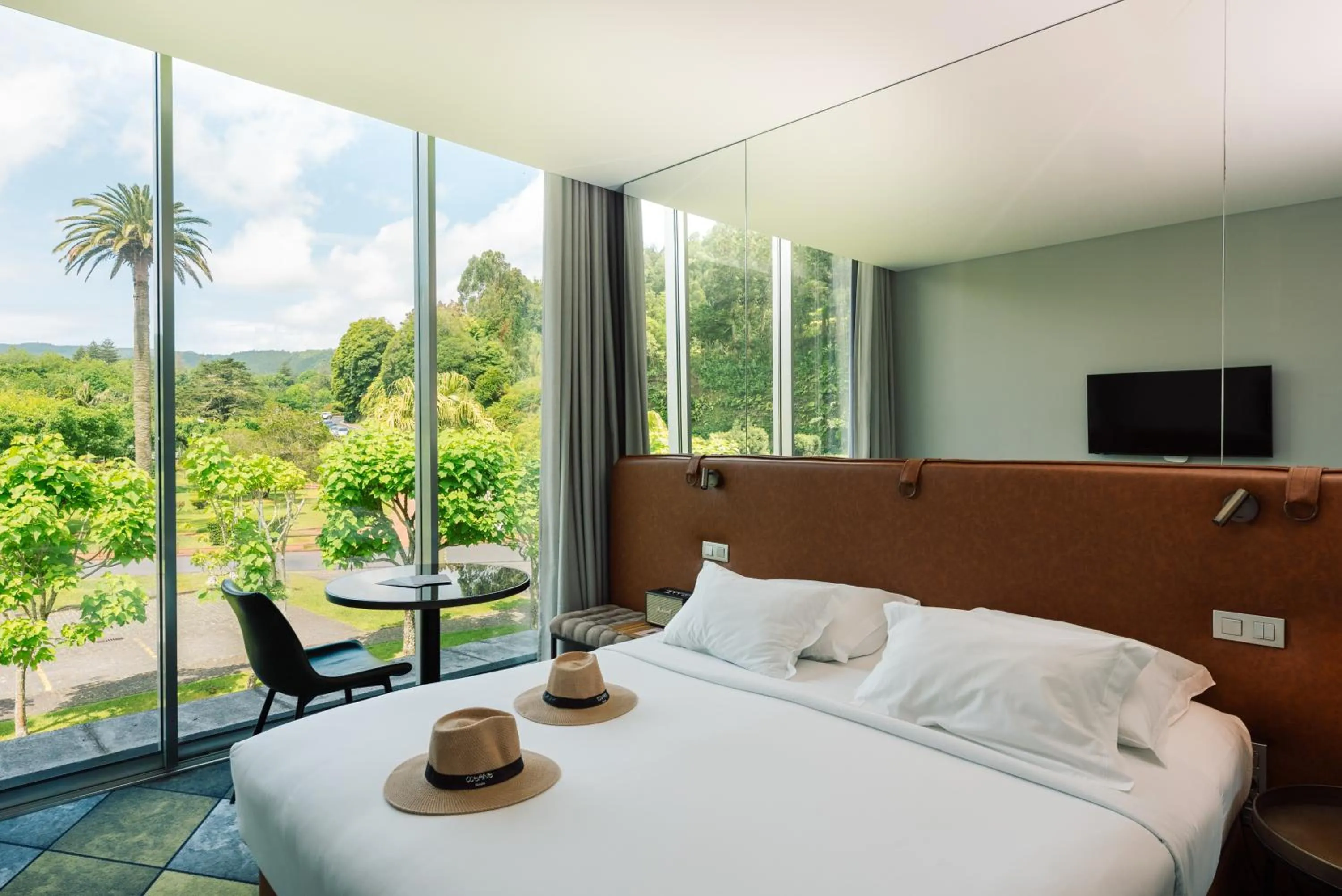 Bed in Octant Furnas