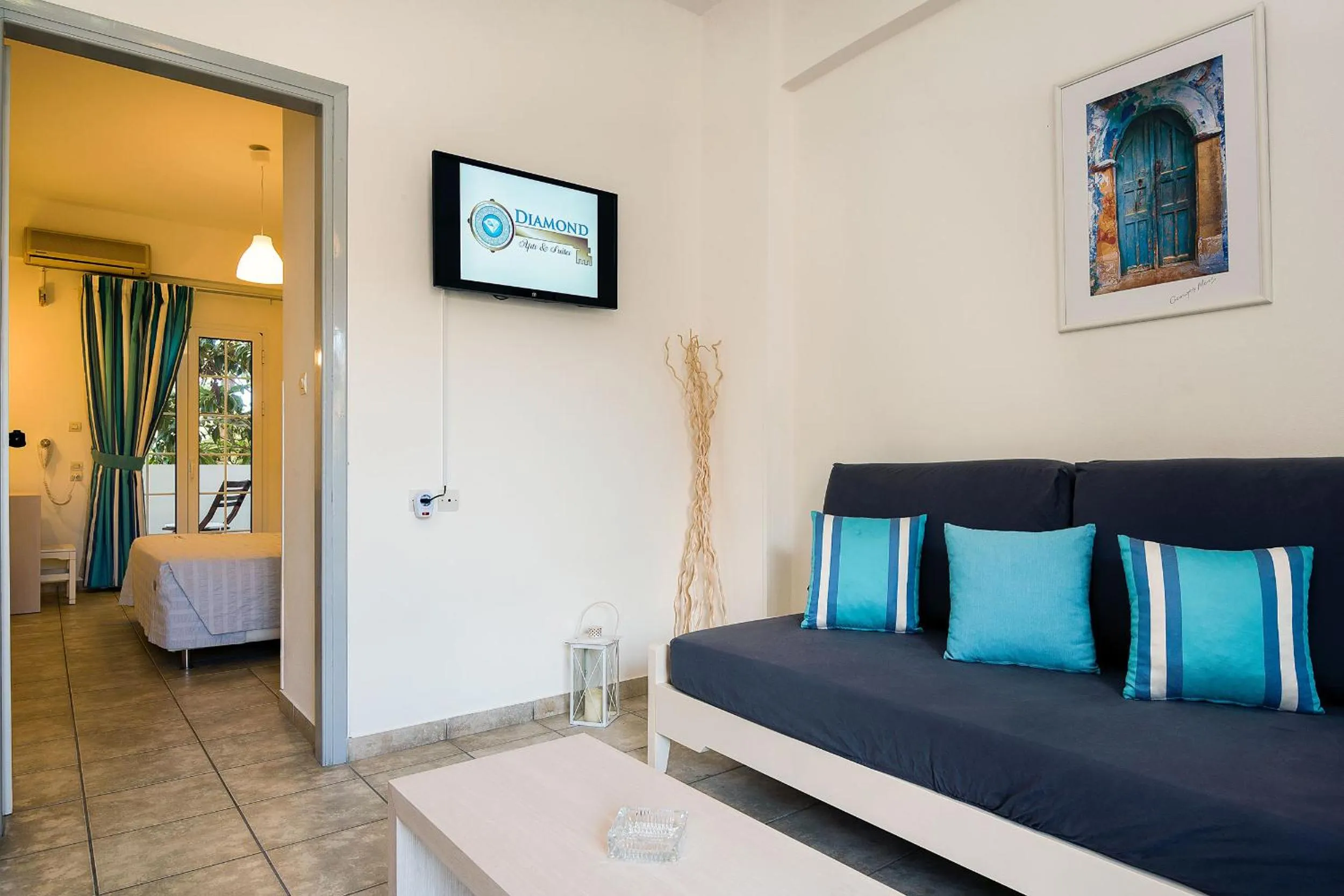 TV and multimedia, Bed in Diamond Apartments & Suites