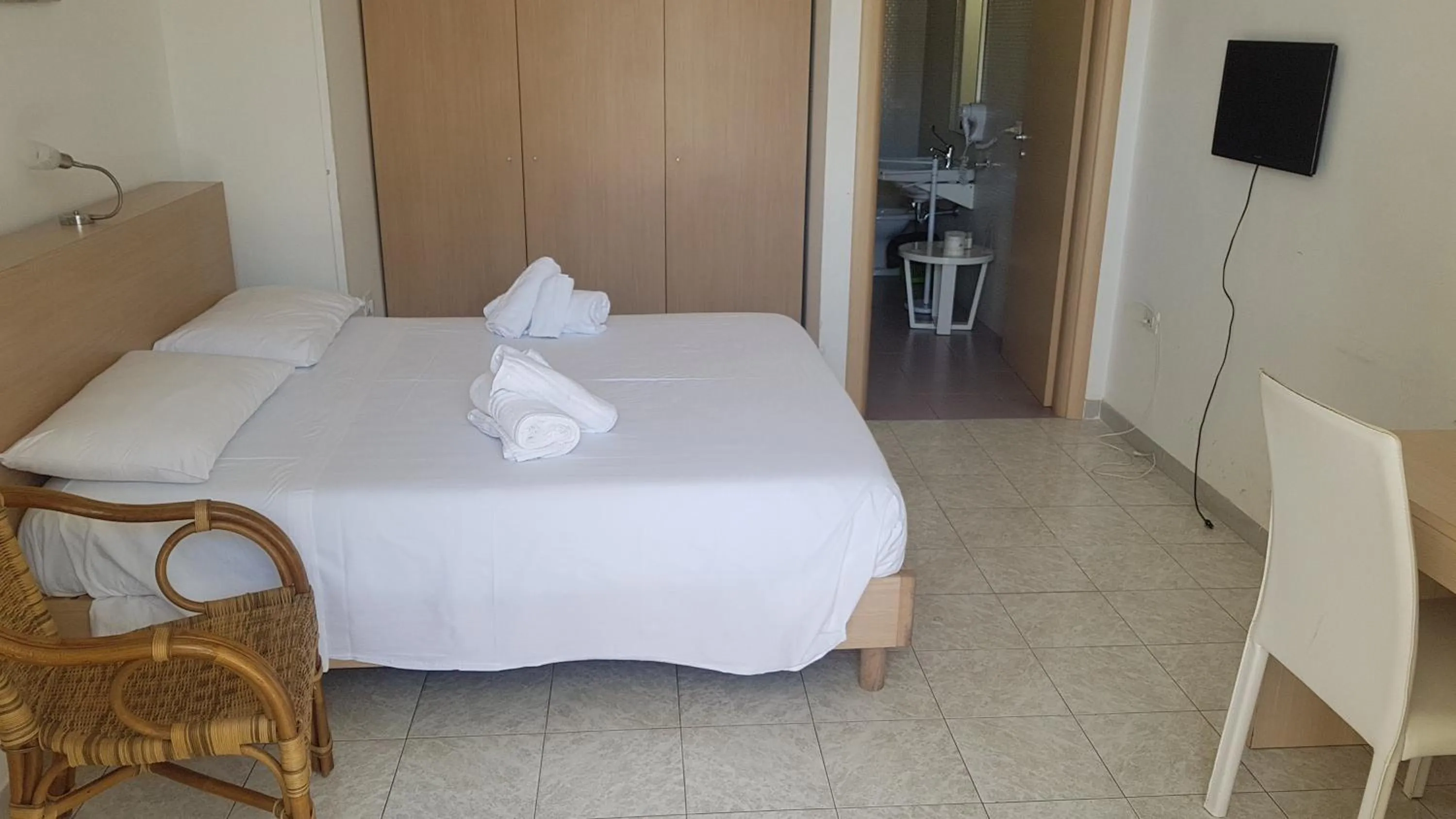 Photo of the whole room, Bed in Hotel Blue Sky - San Foca