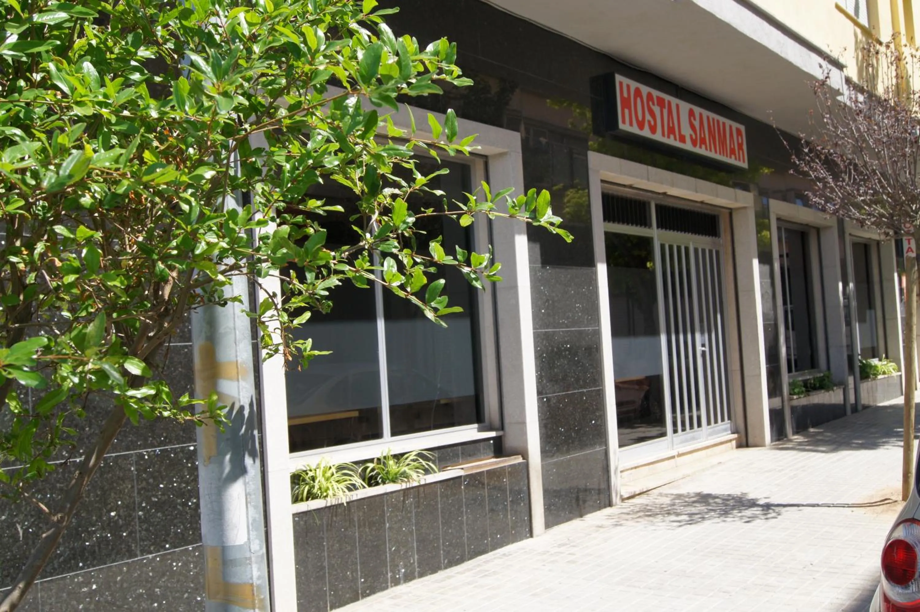 Facade/entrance in Hostal Sanmar