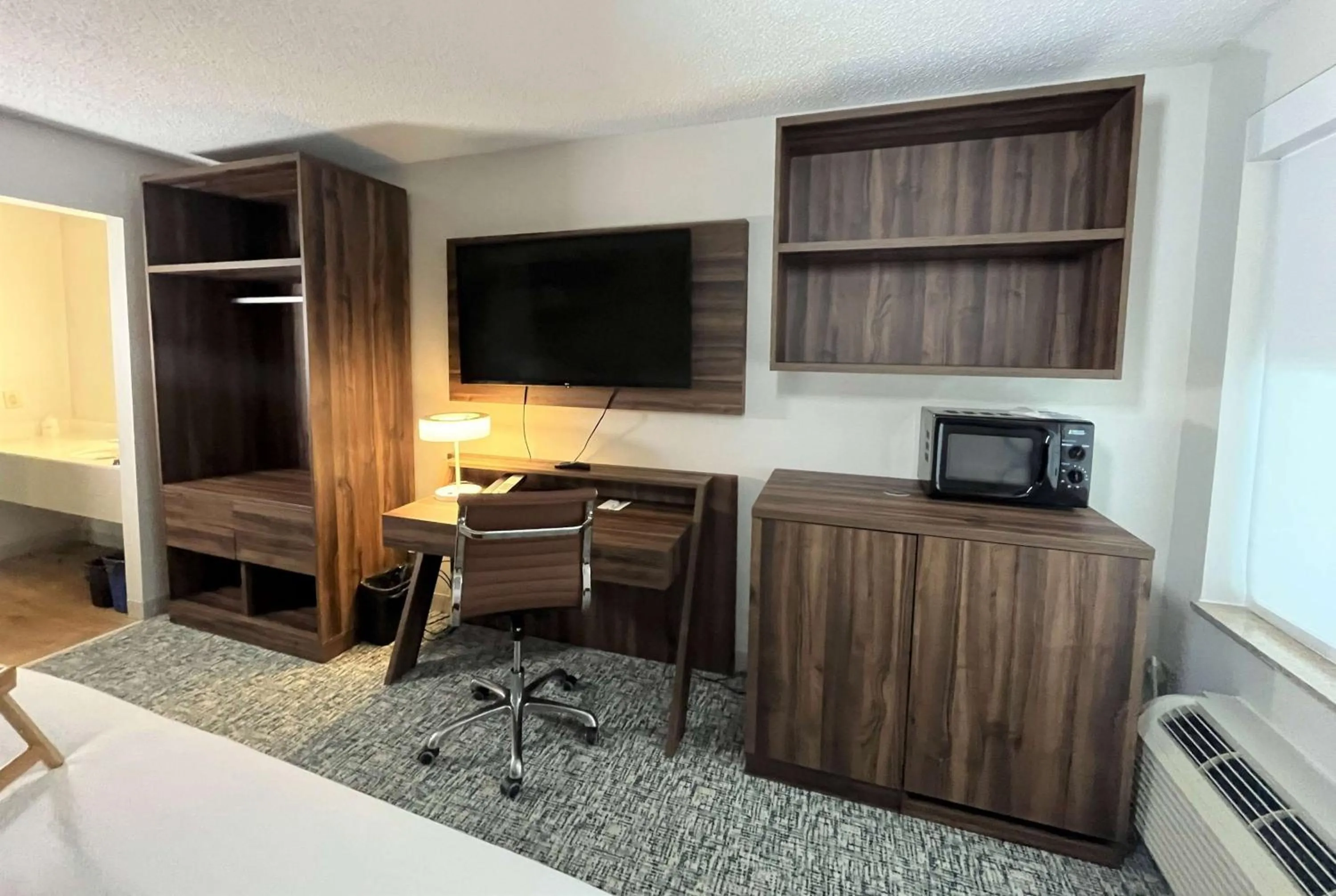 Photo of the whole room in Wingate by Wyndham Hattiesburg