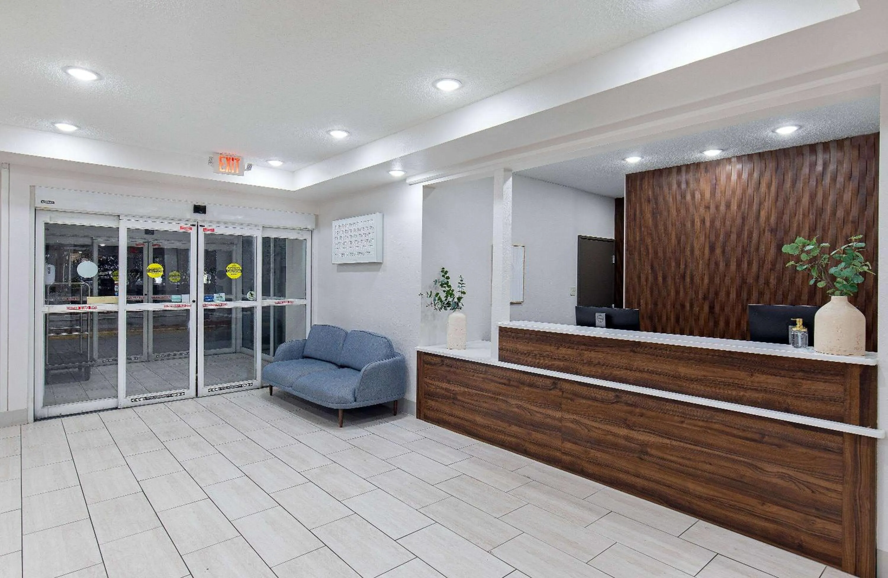 Lobby or reception in Wingate by Wyndham Hattiesburg
