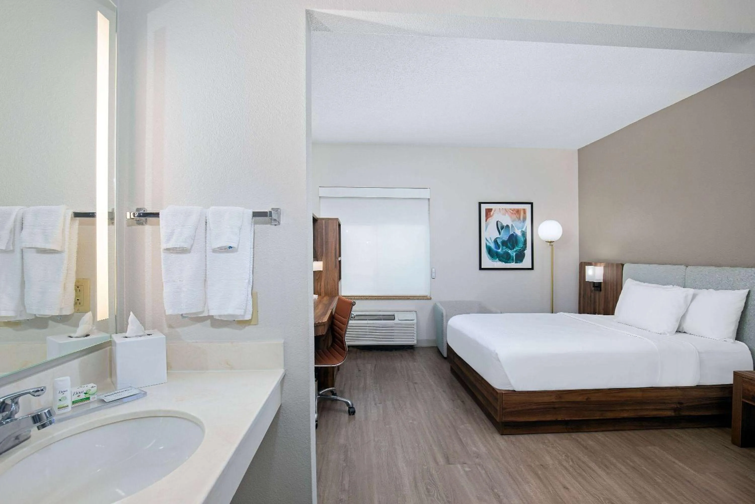 Bed in Wingate by Wyndham Hattiesburg