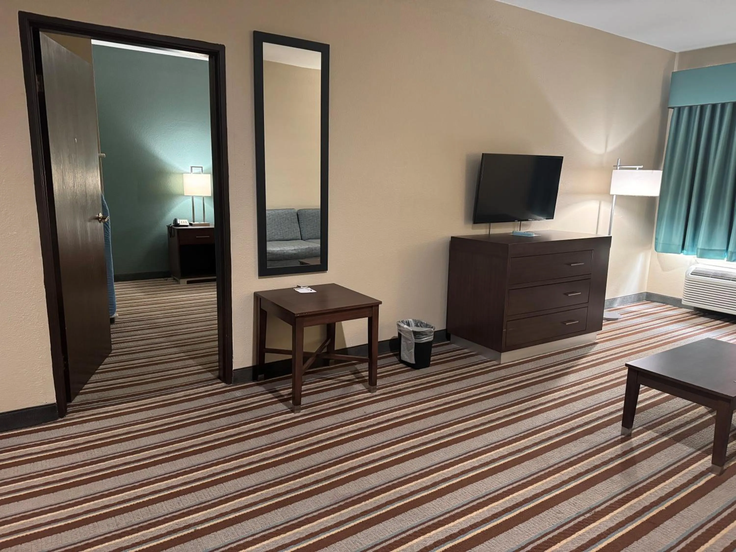 Living room, Bed in Super 8 by Wyndham Port Arthur/Nederland Area